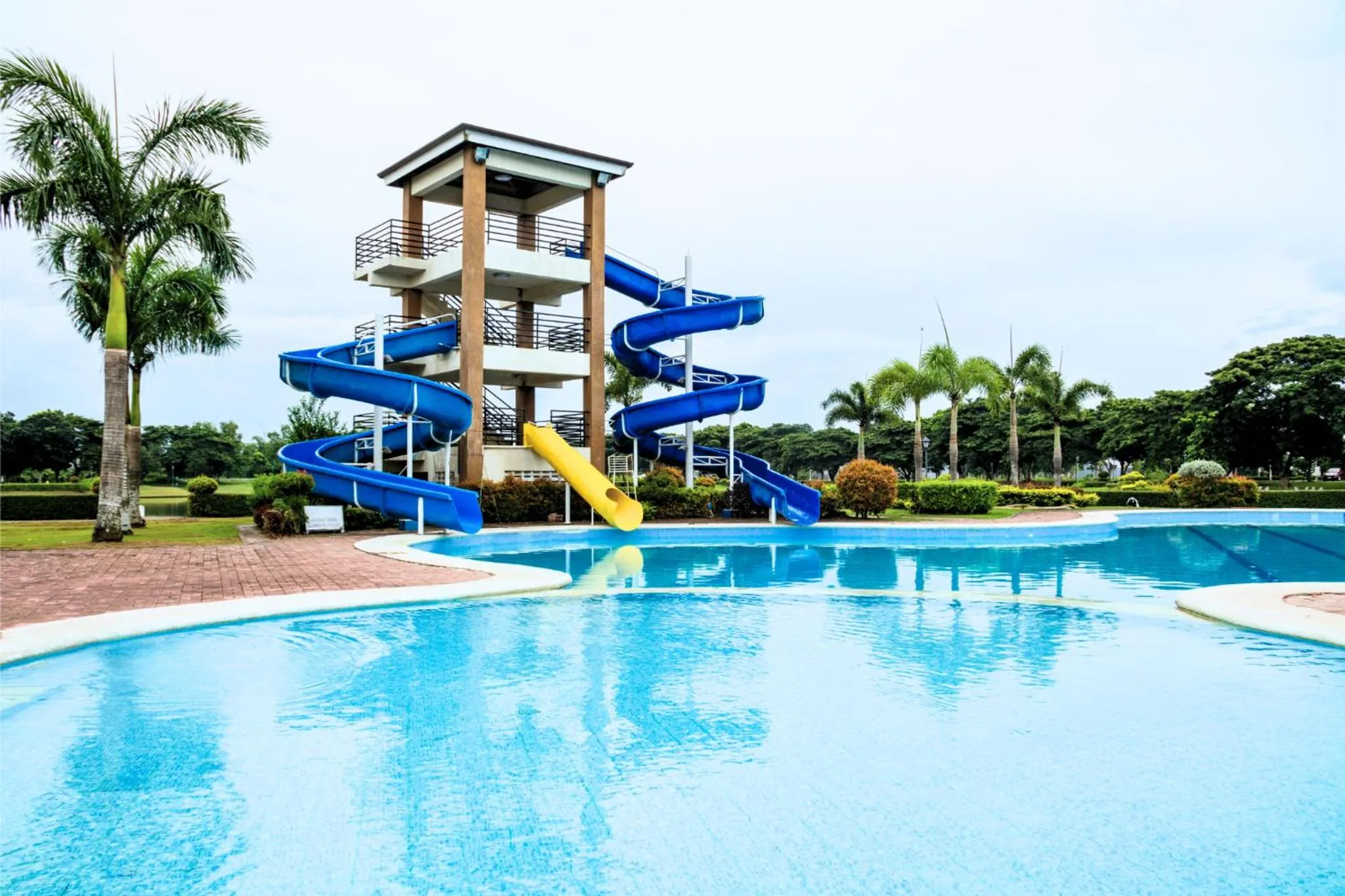 Swimming pool in Sotogrande Iloilo Hotel