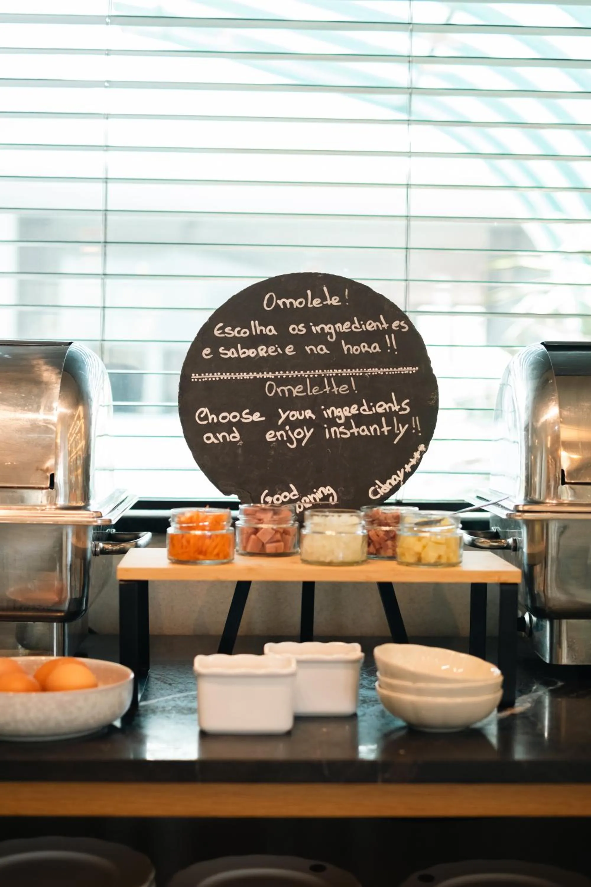 Breakfast in Cidnay - Hotel & Executive Center