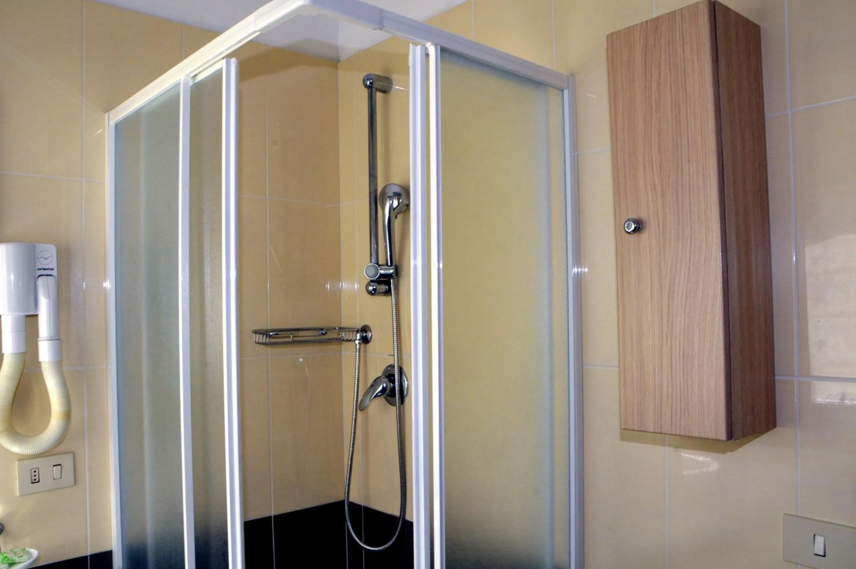 Shower in Hotel Levante