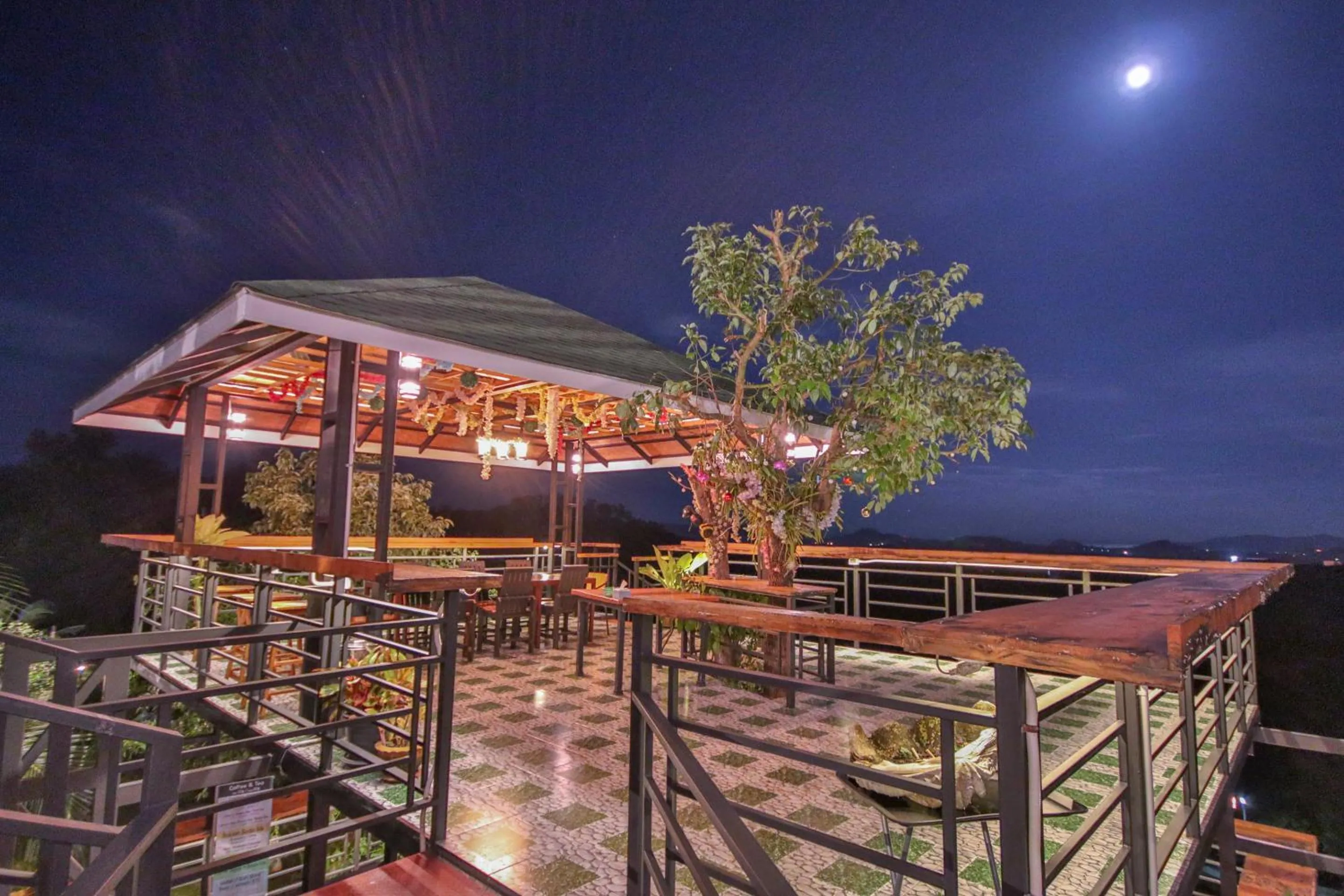 Facade/entrance in Happy Mountain Airport Resort