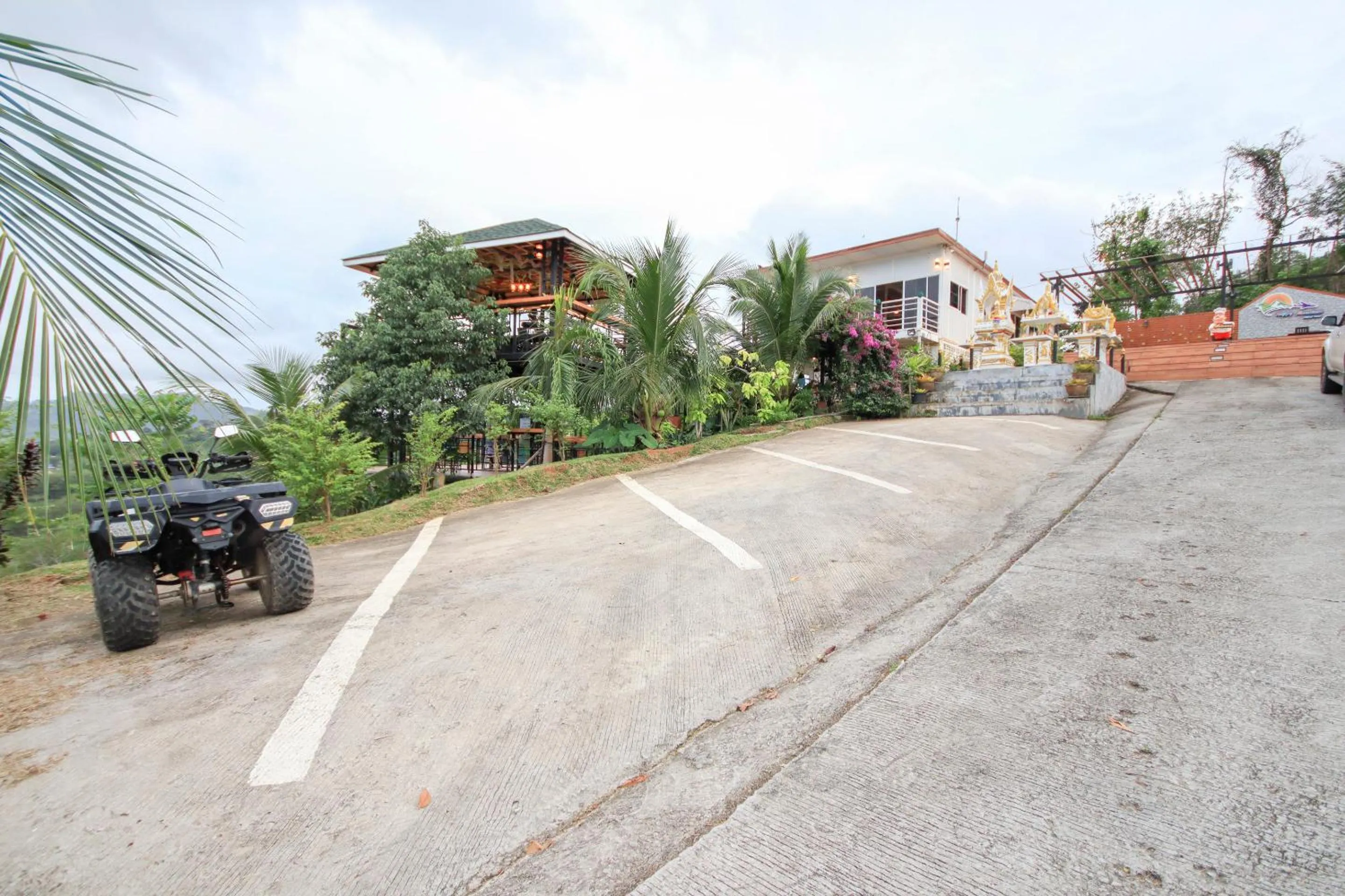 Facade/entrance in Happy Mountain Airport Resort