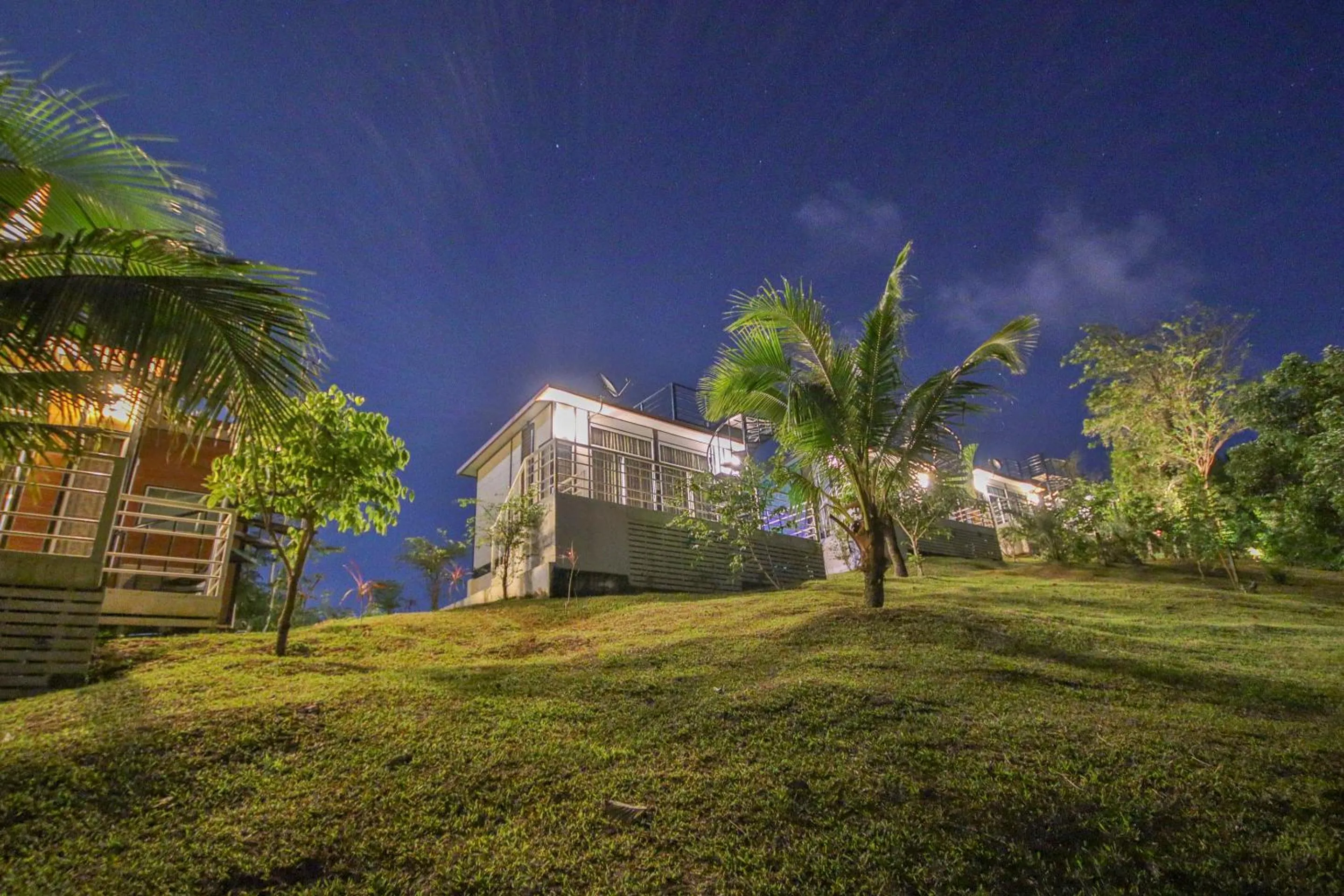 Facade/entrance in Happy Mountain Airport Resort
