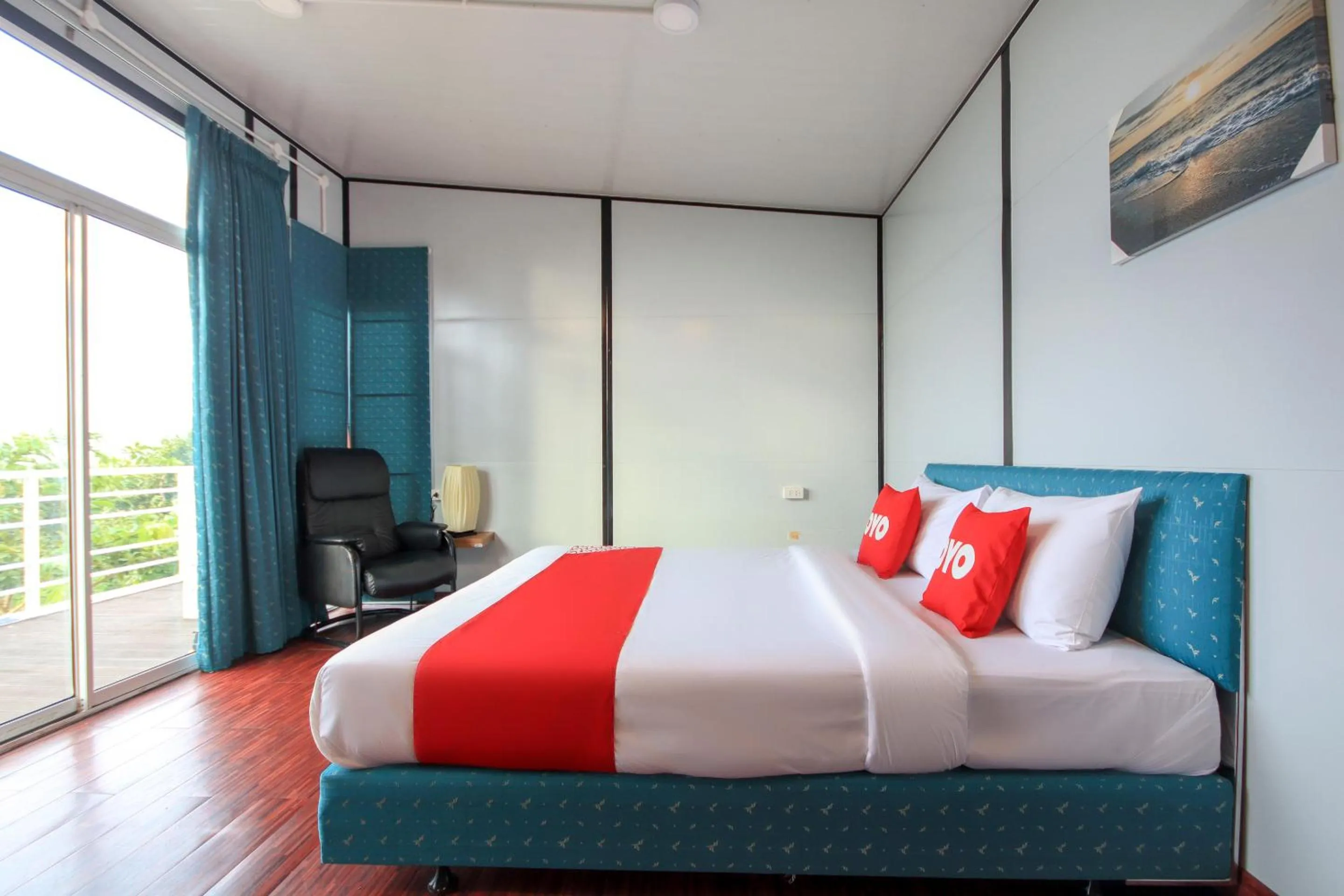 Bedroom, Bed in Happy Mountain Airport Resort