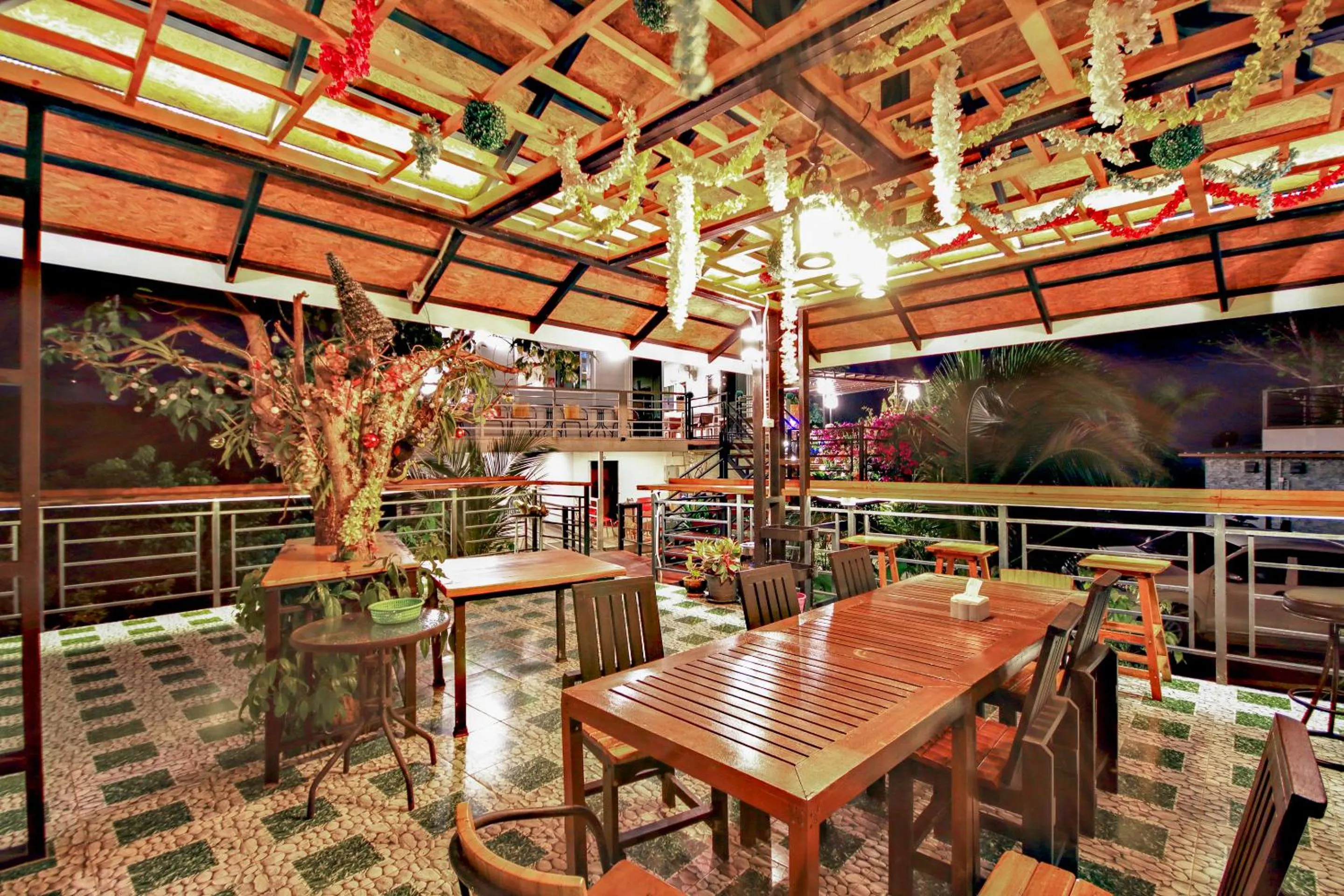 Restaurant/places to eat in Happy Mountain Airport Resort