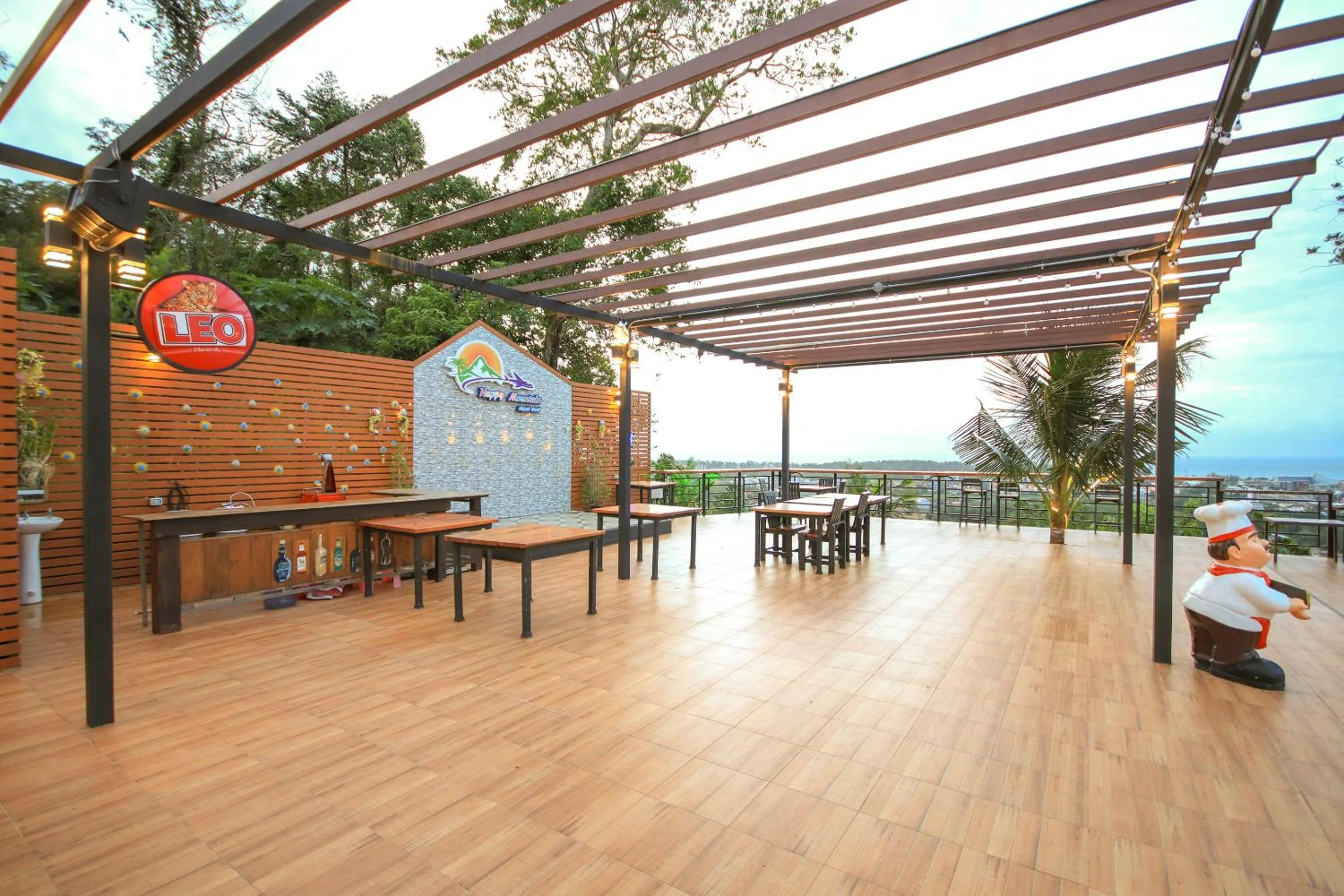 Restaurant/places to eat in Happy Mountain Airport Resort