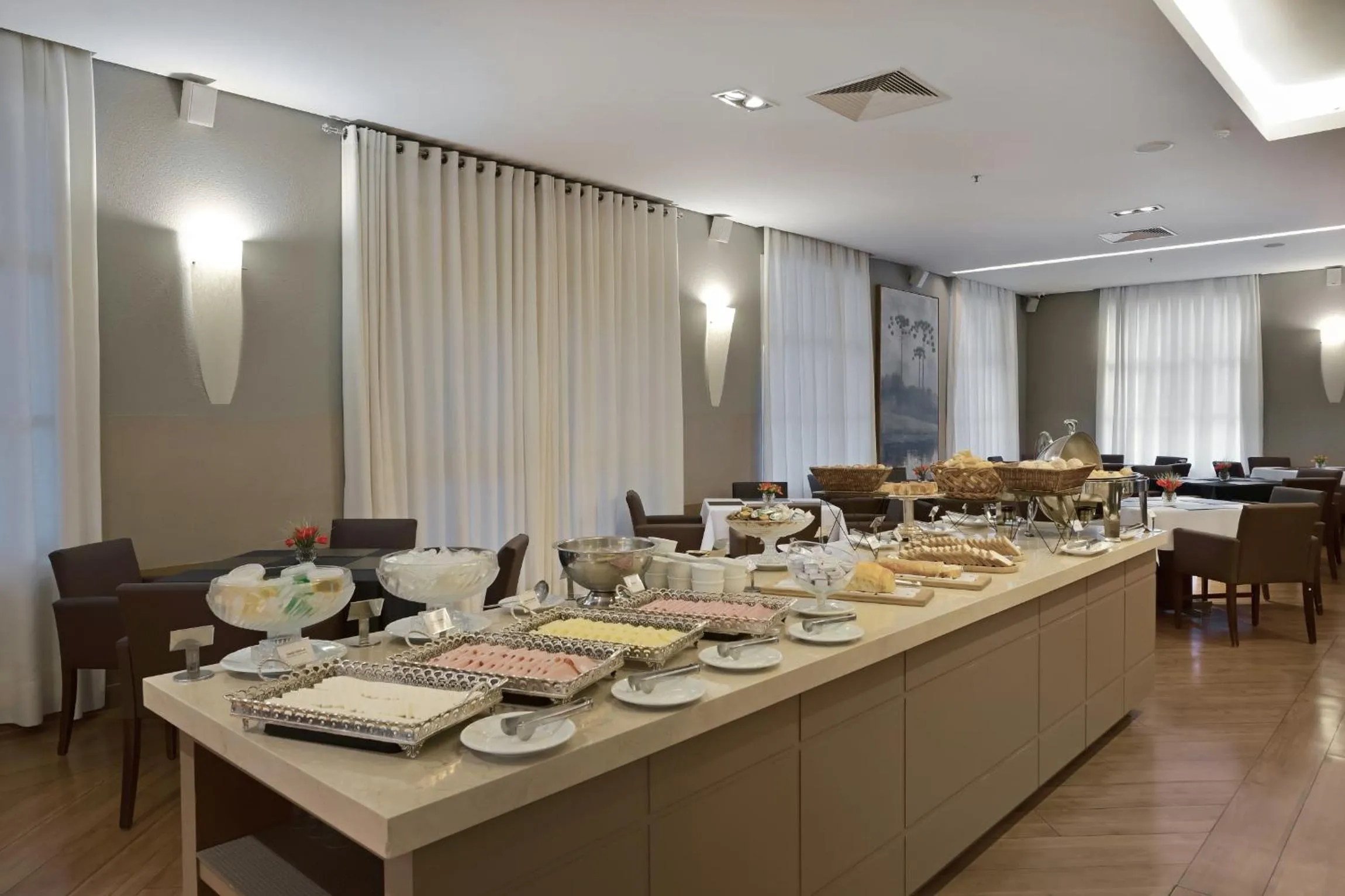 Restaurant/places to eat in Araucaria Plaza