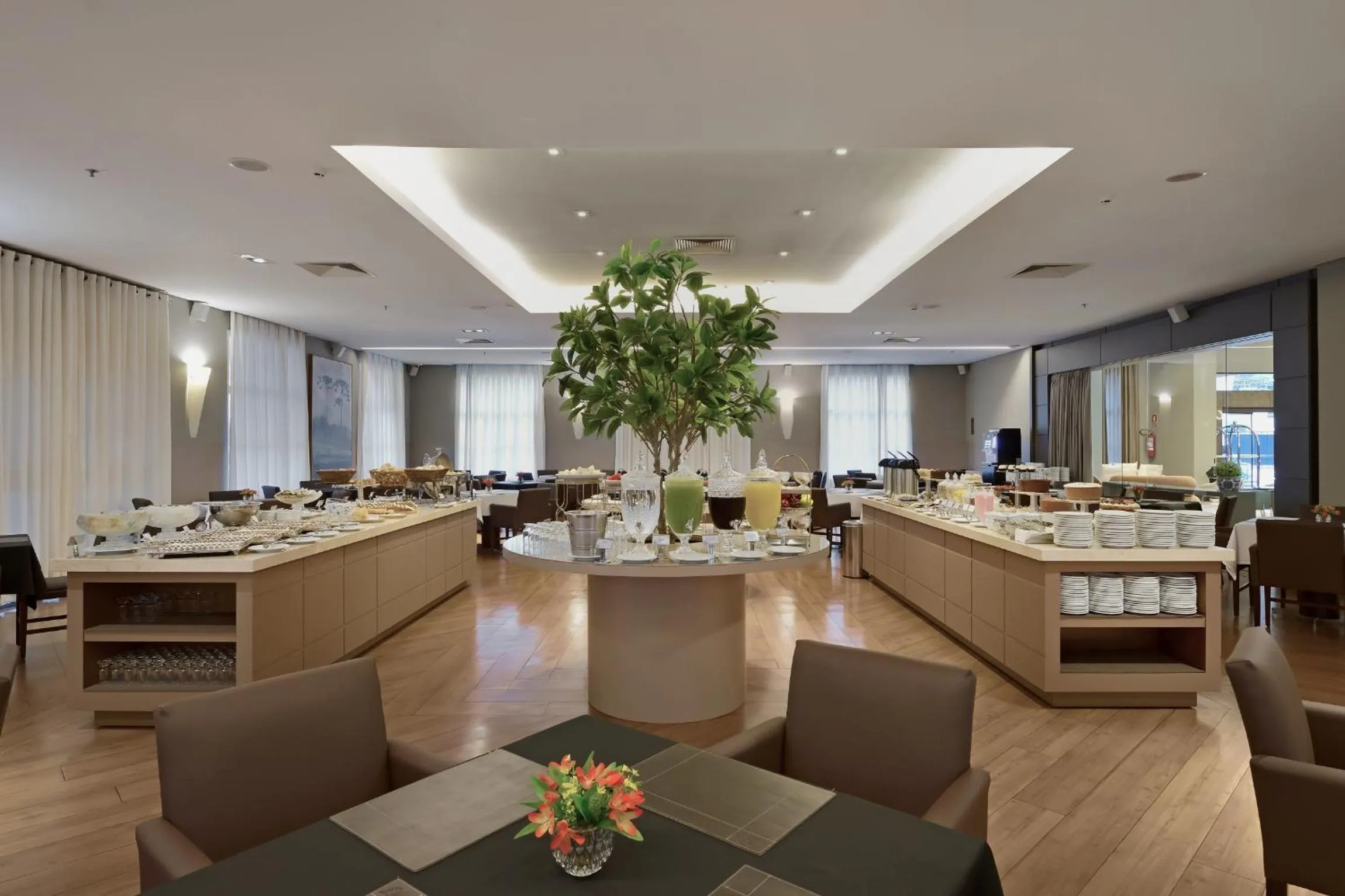 Restaurant/places to eat in Araucaria Plaza