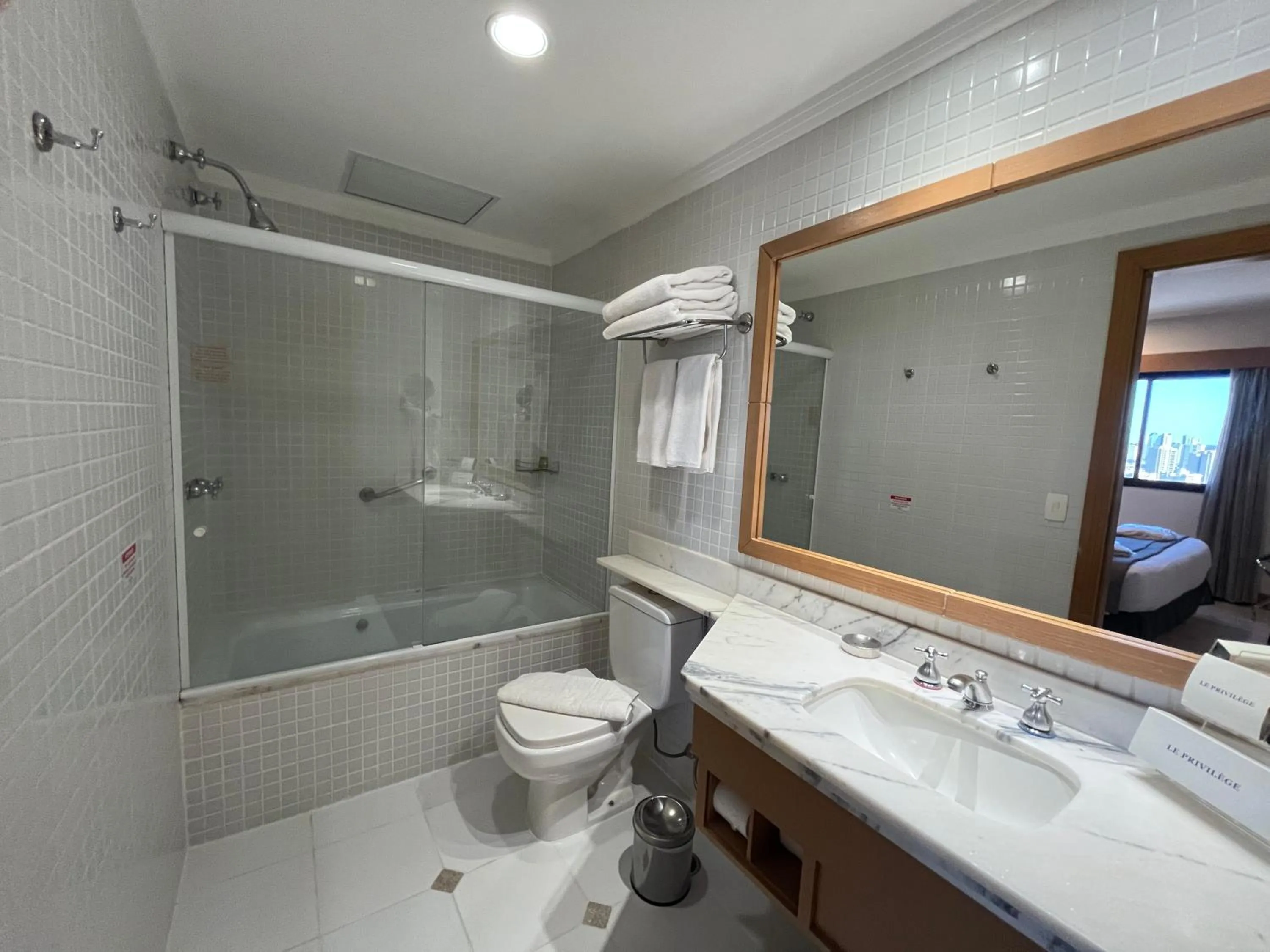 Shower in Araucaria Plaza