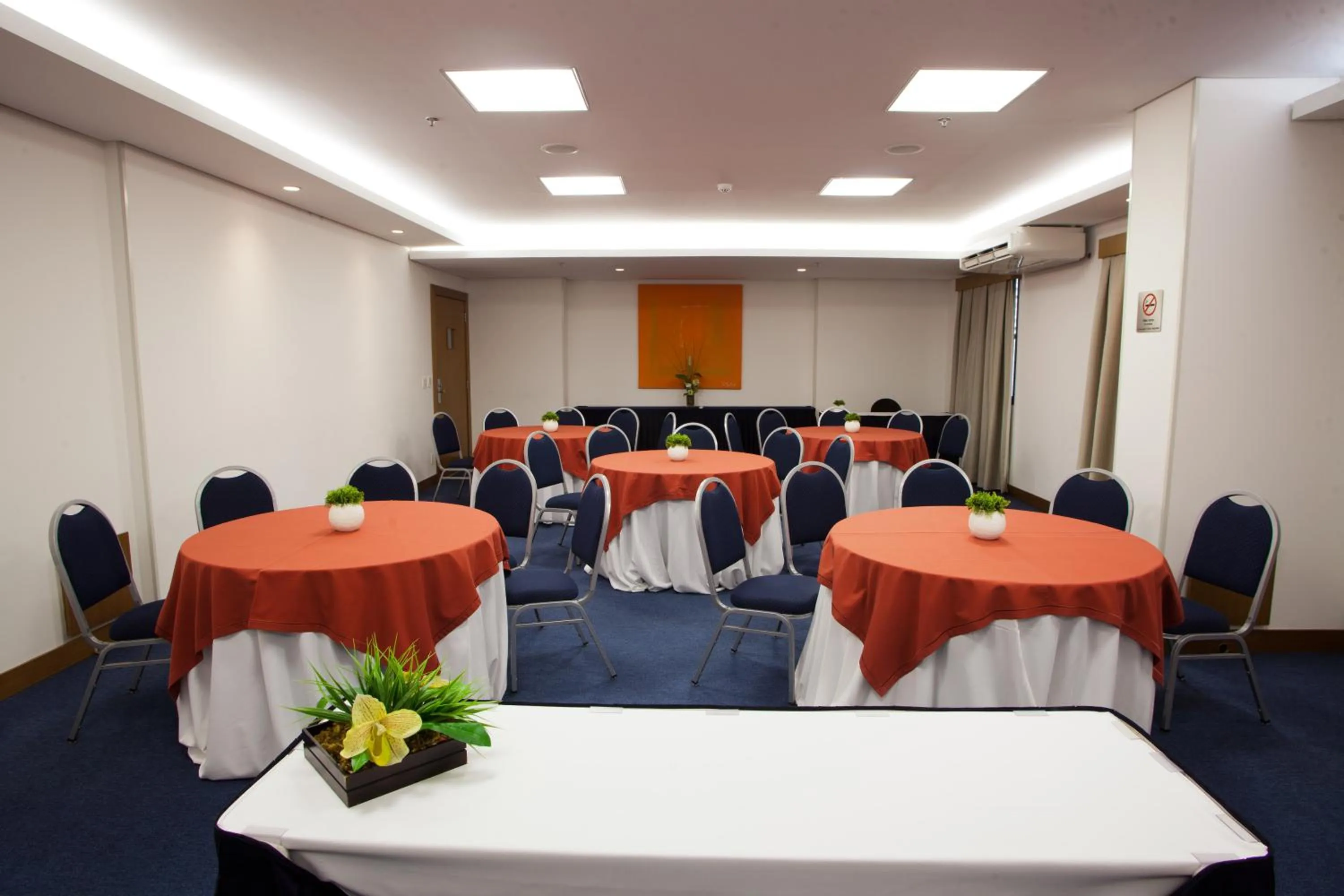 Business facilities in Araucaria Plaza