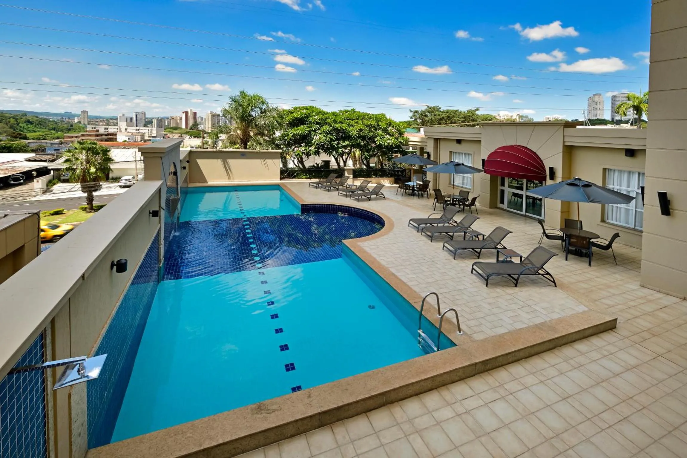 Property building in Araucaria Plaza