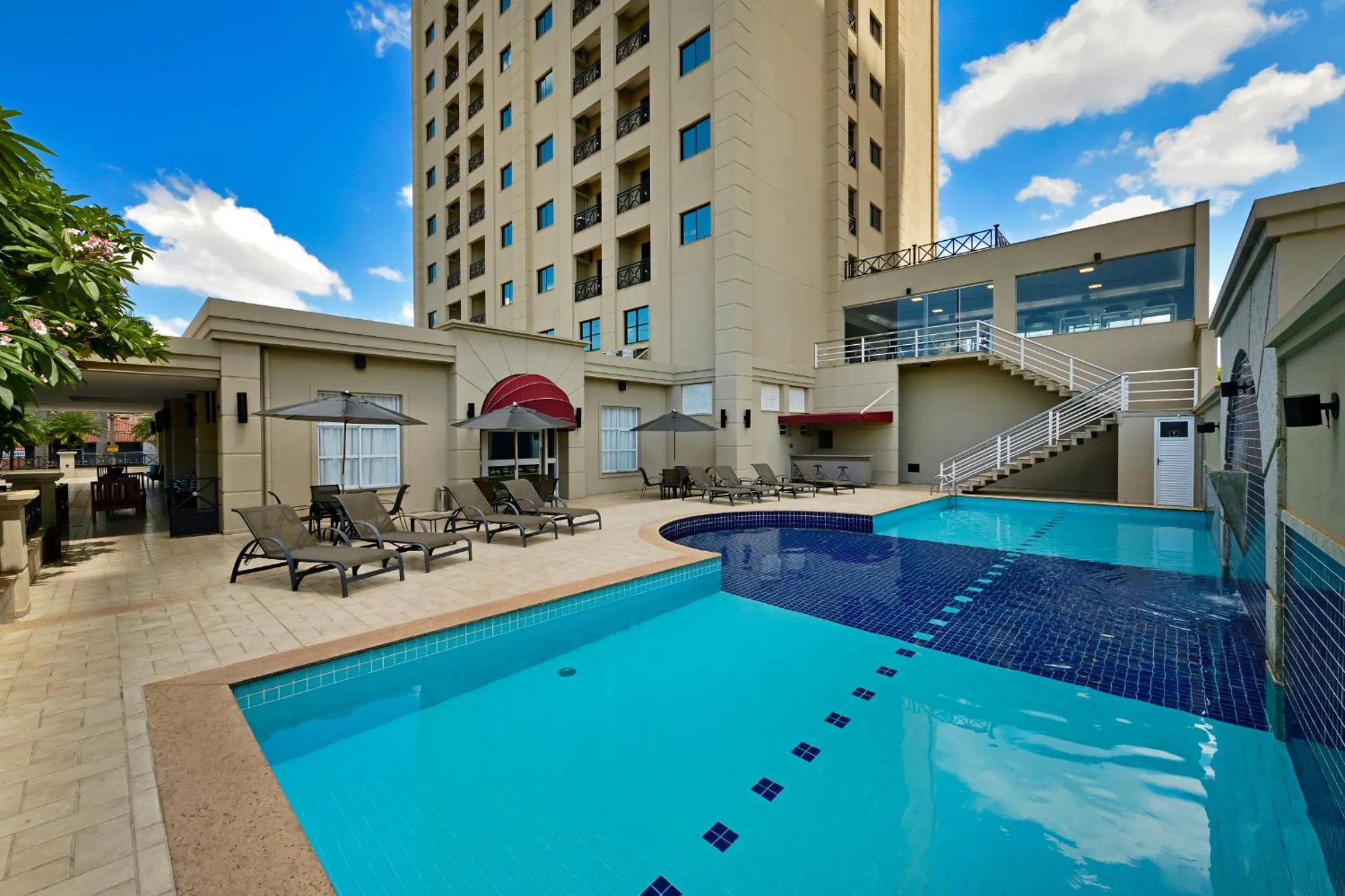 Property building in Araucaria Plaza