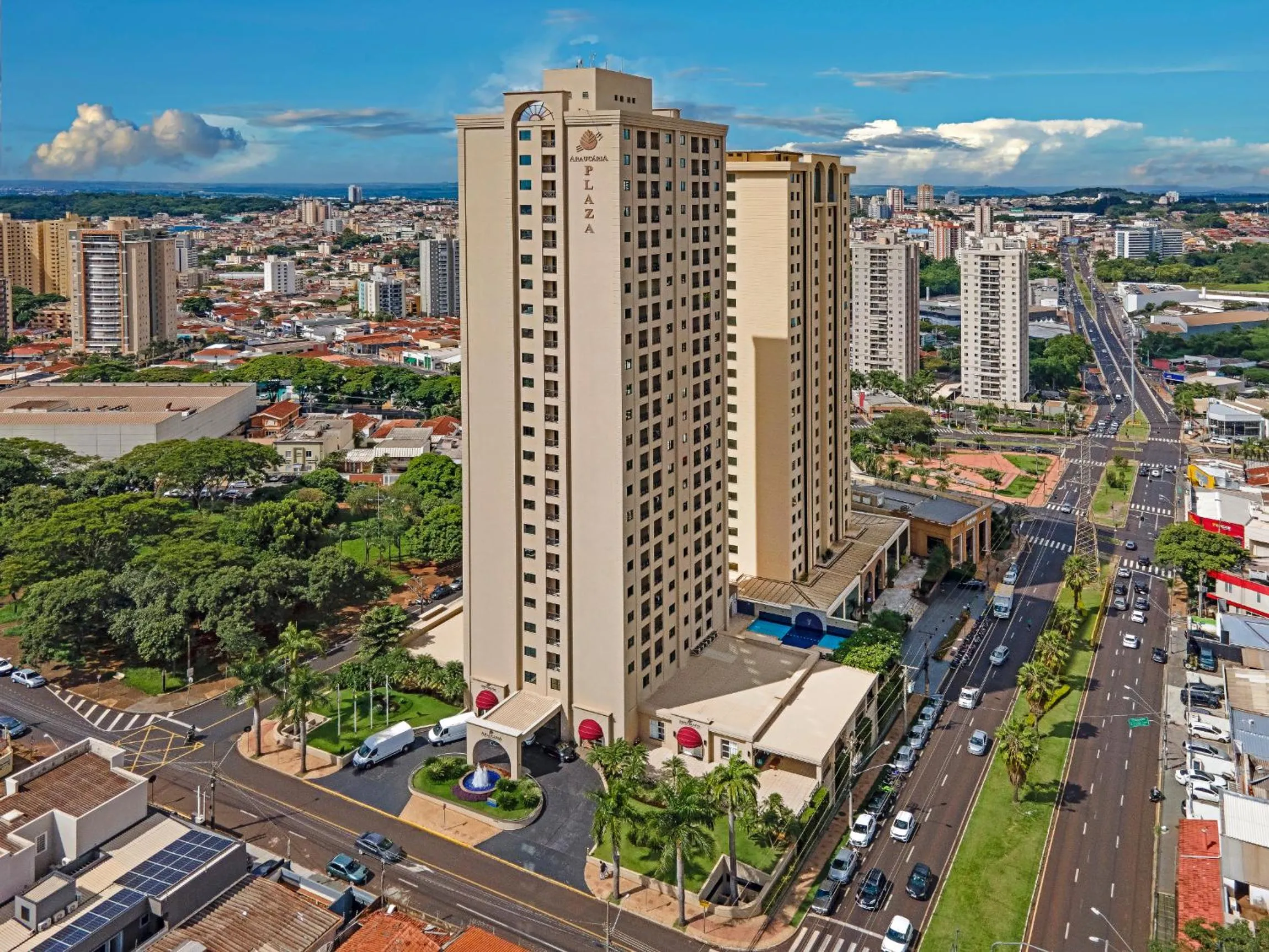 Property building in Araucaria Plaza