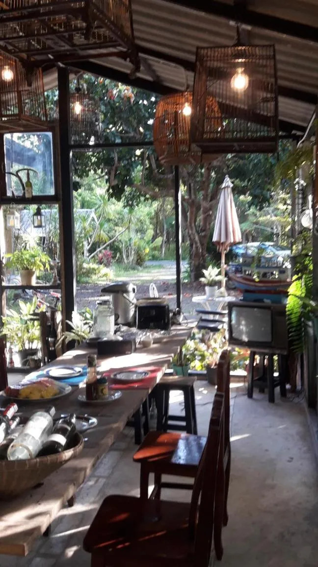 Restaurant/places to eat in Baan Hotelier Resort