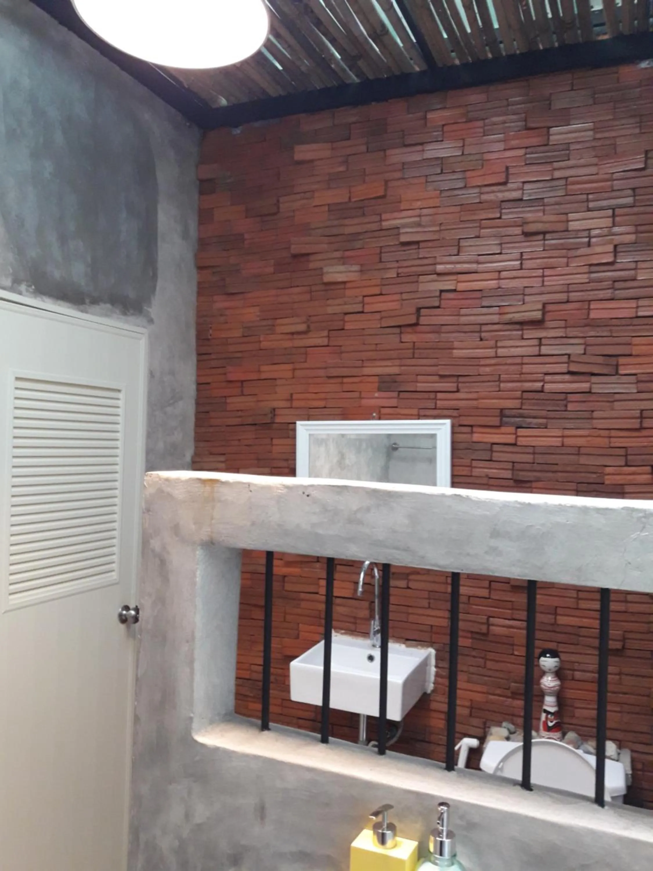 Bathroom, Bed in Baan Hotelier Resort