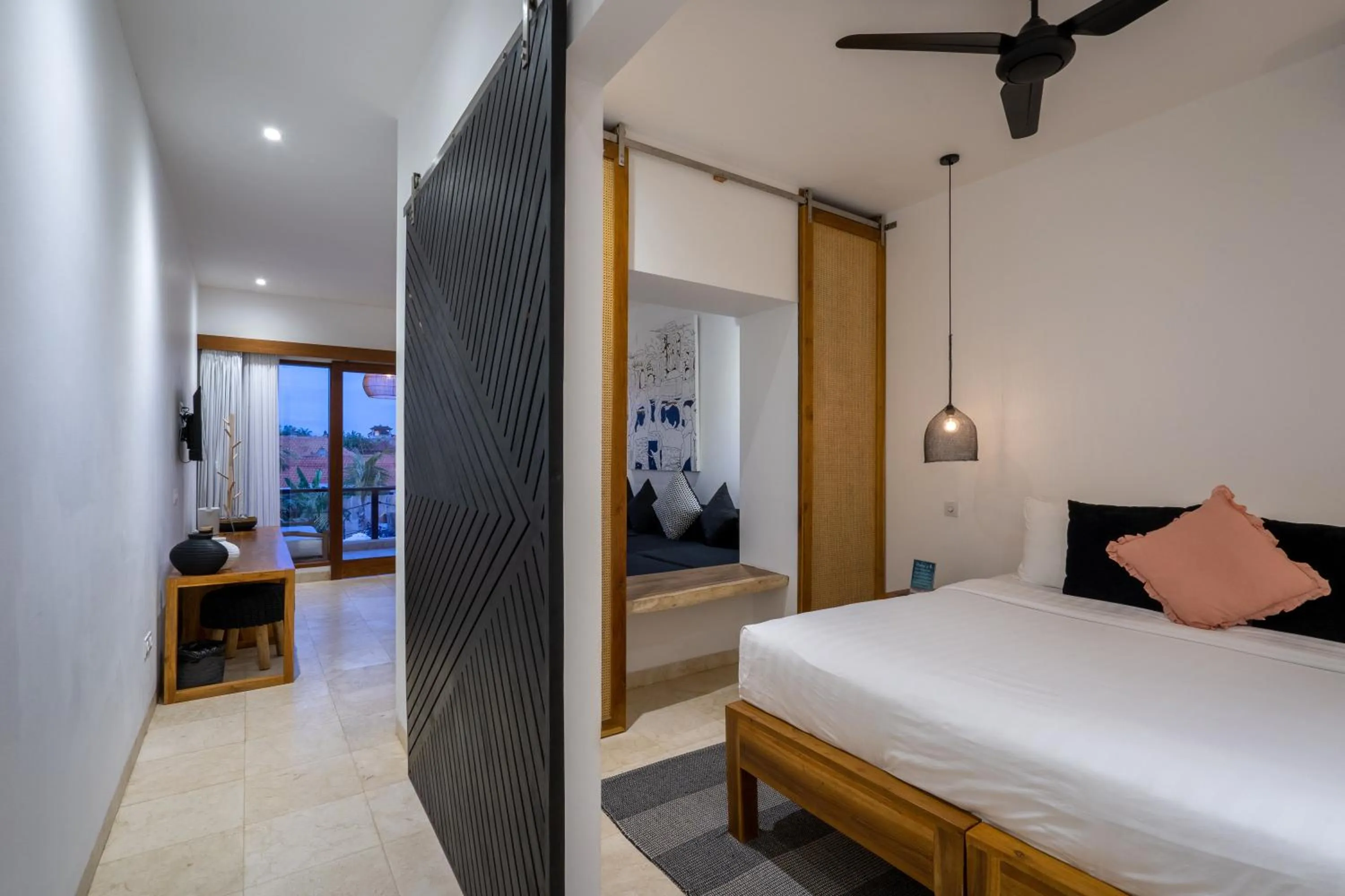 Bed in Ohana's Beachfront Resort & Beach Club