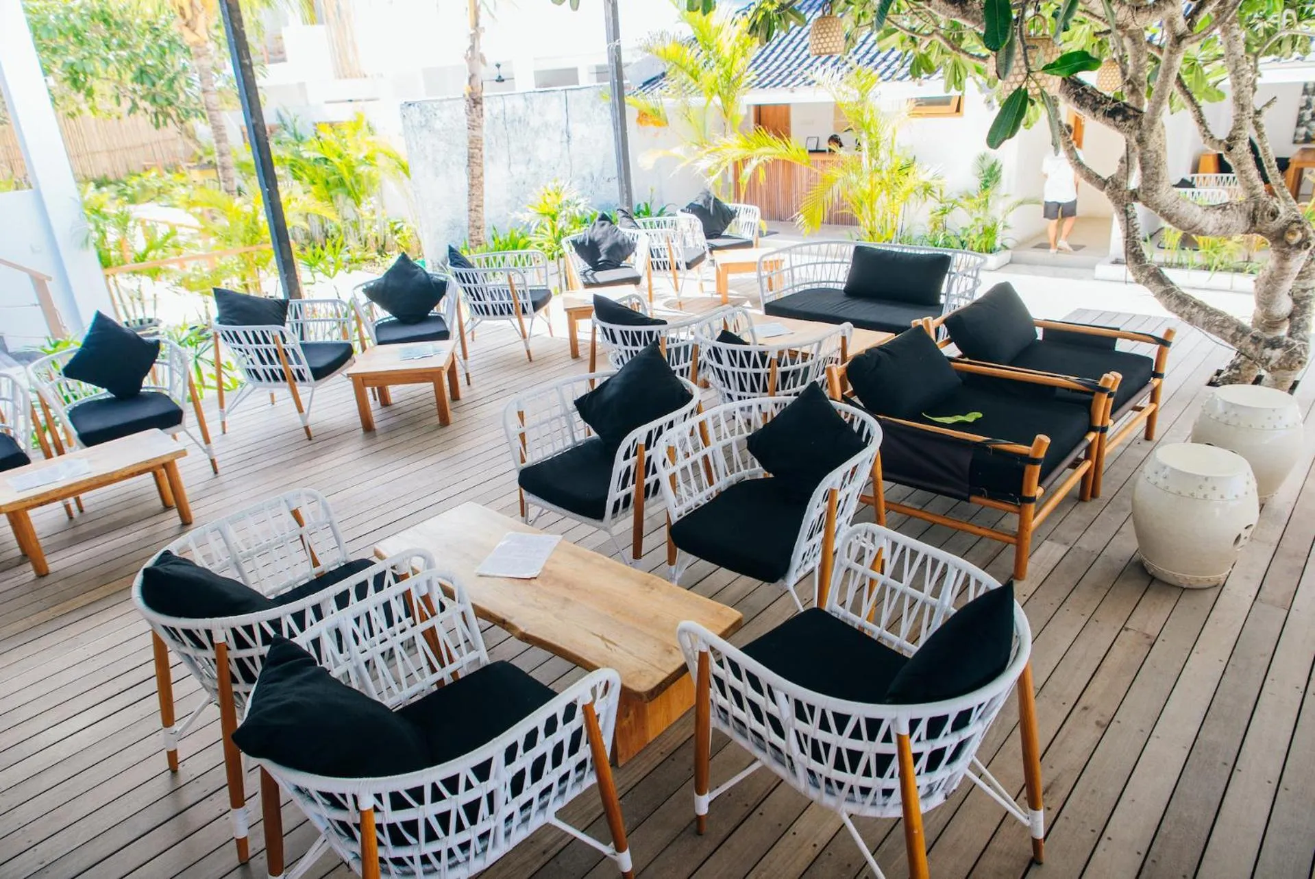 Restaurant/places to eat in Ohana's Beachfront Resort & Beach Club