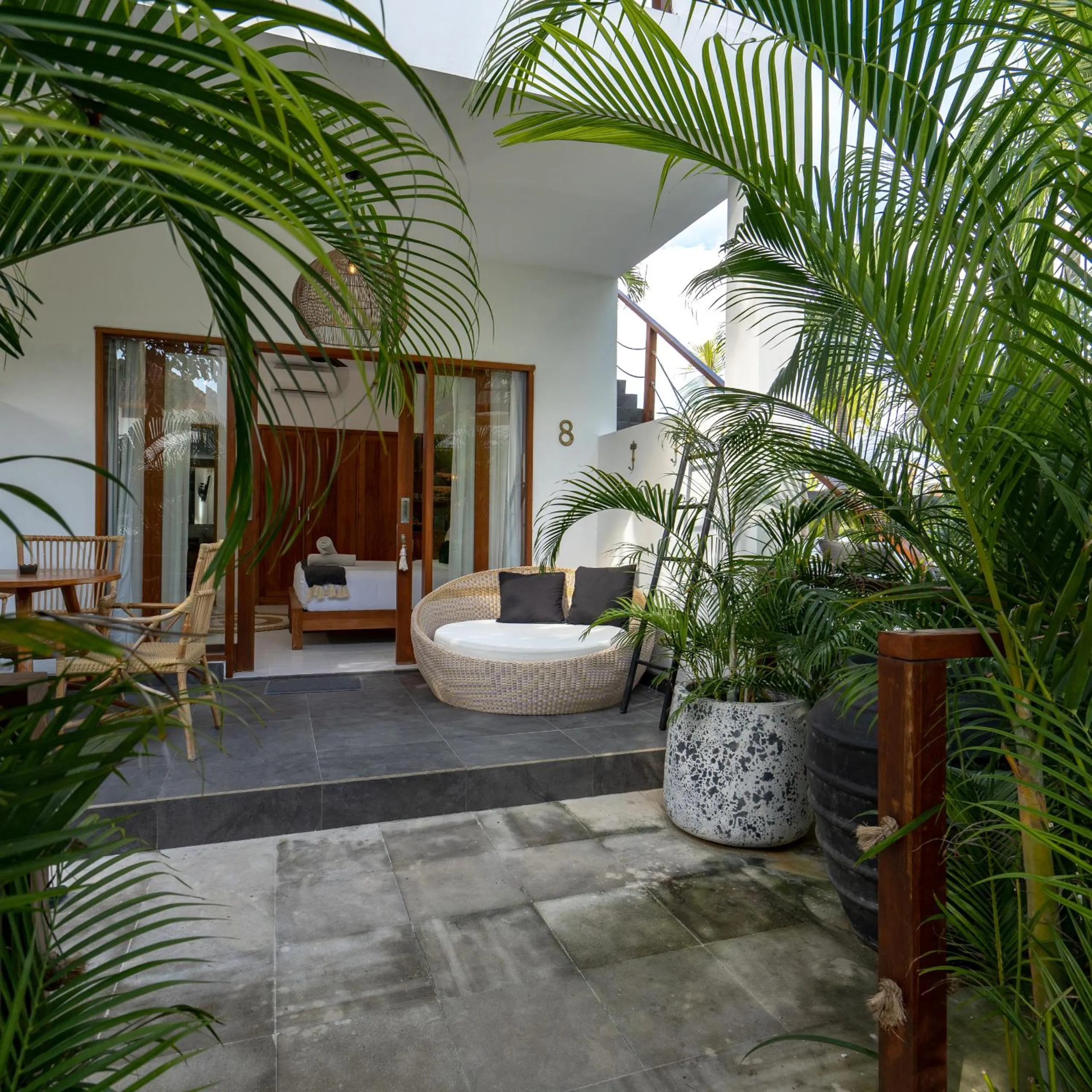 Ohana's Beachfront Resort & Beach Club