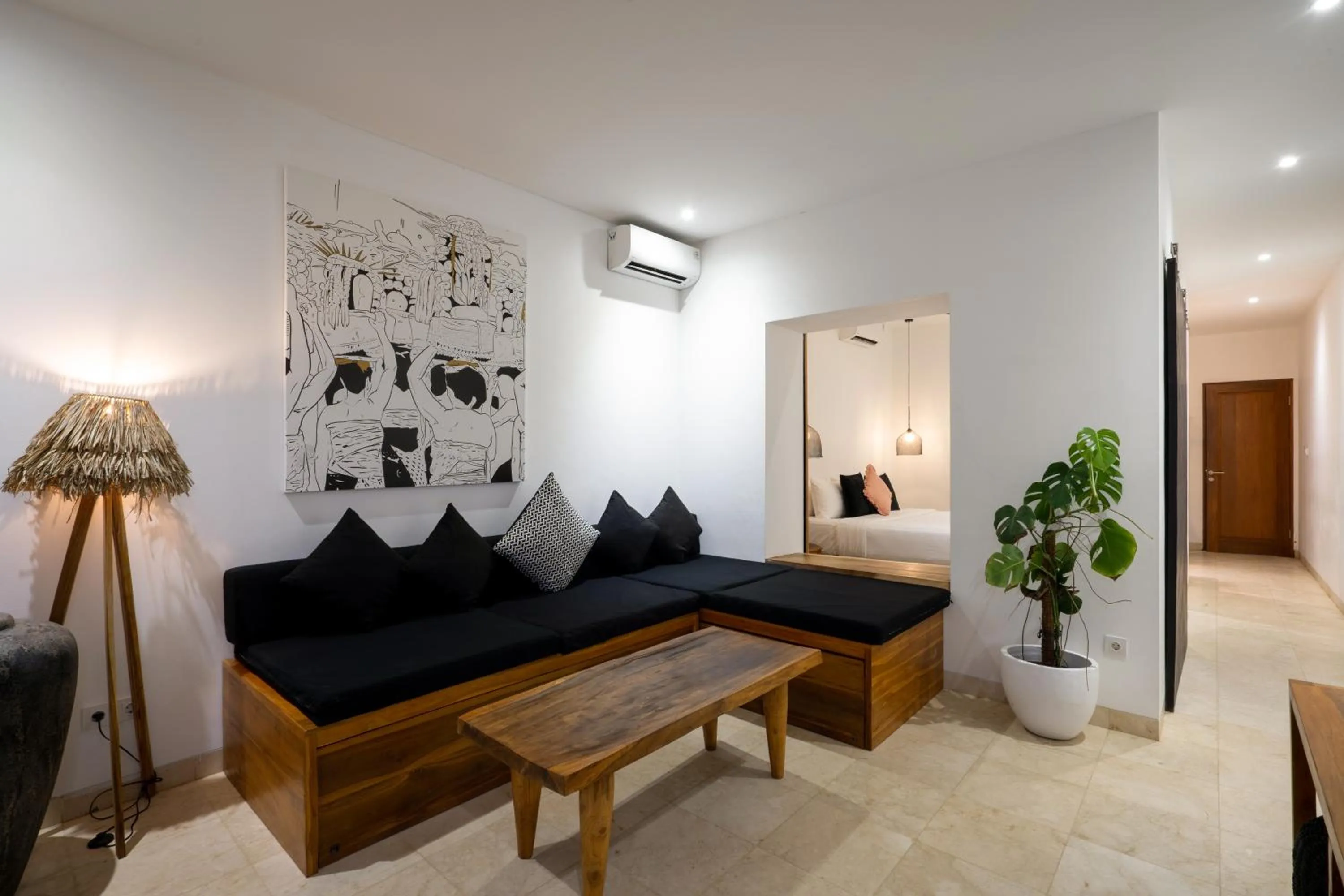 Bed in Ohana's Beachfront Resort & Beach Club