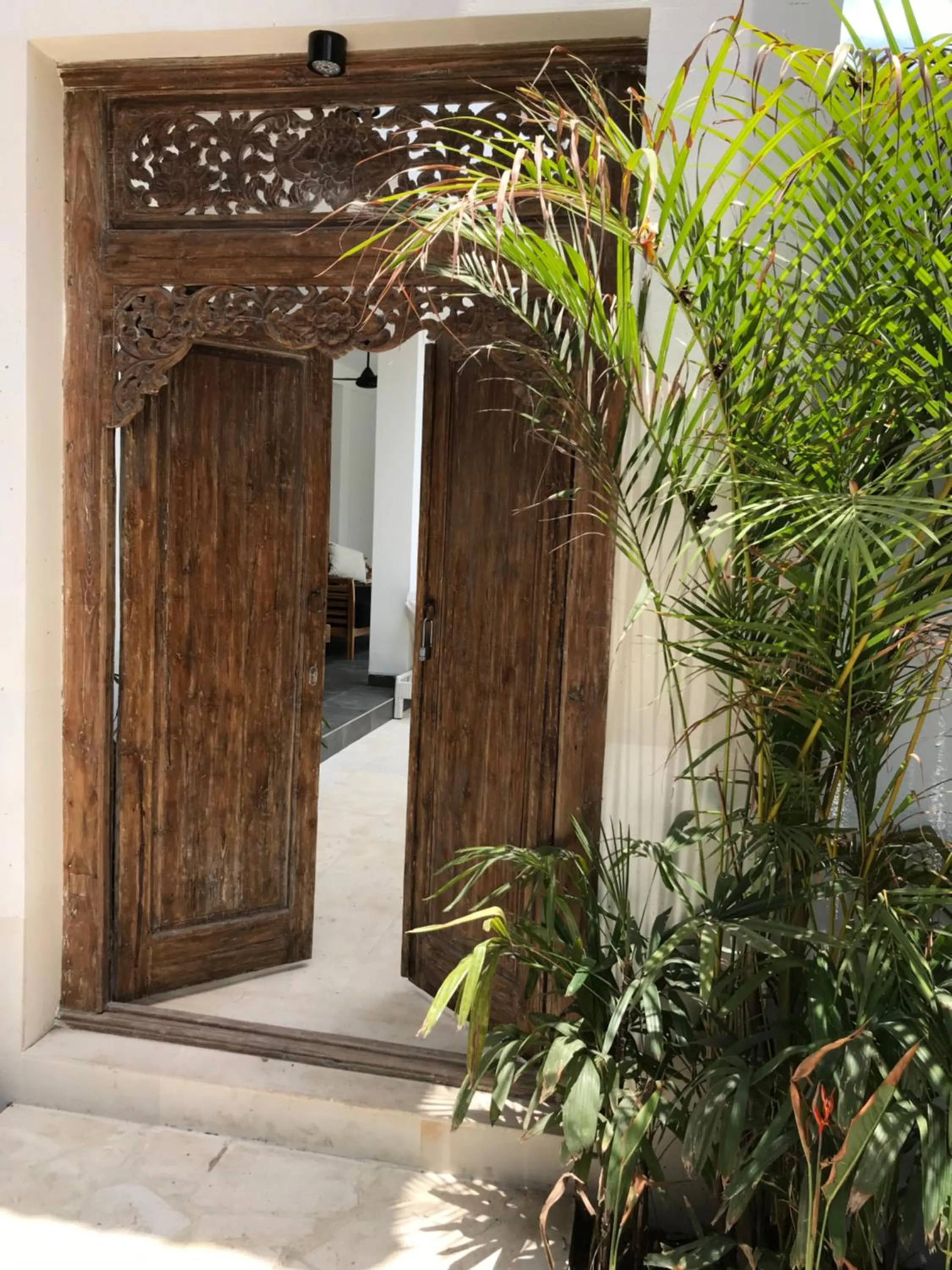 Facade/entrance in Ohana's Beachfront Resort & Beach Club
