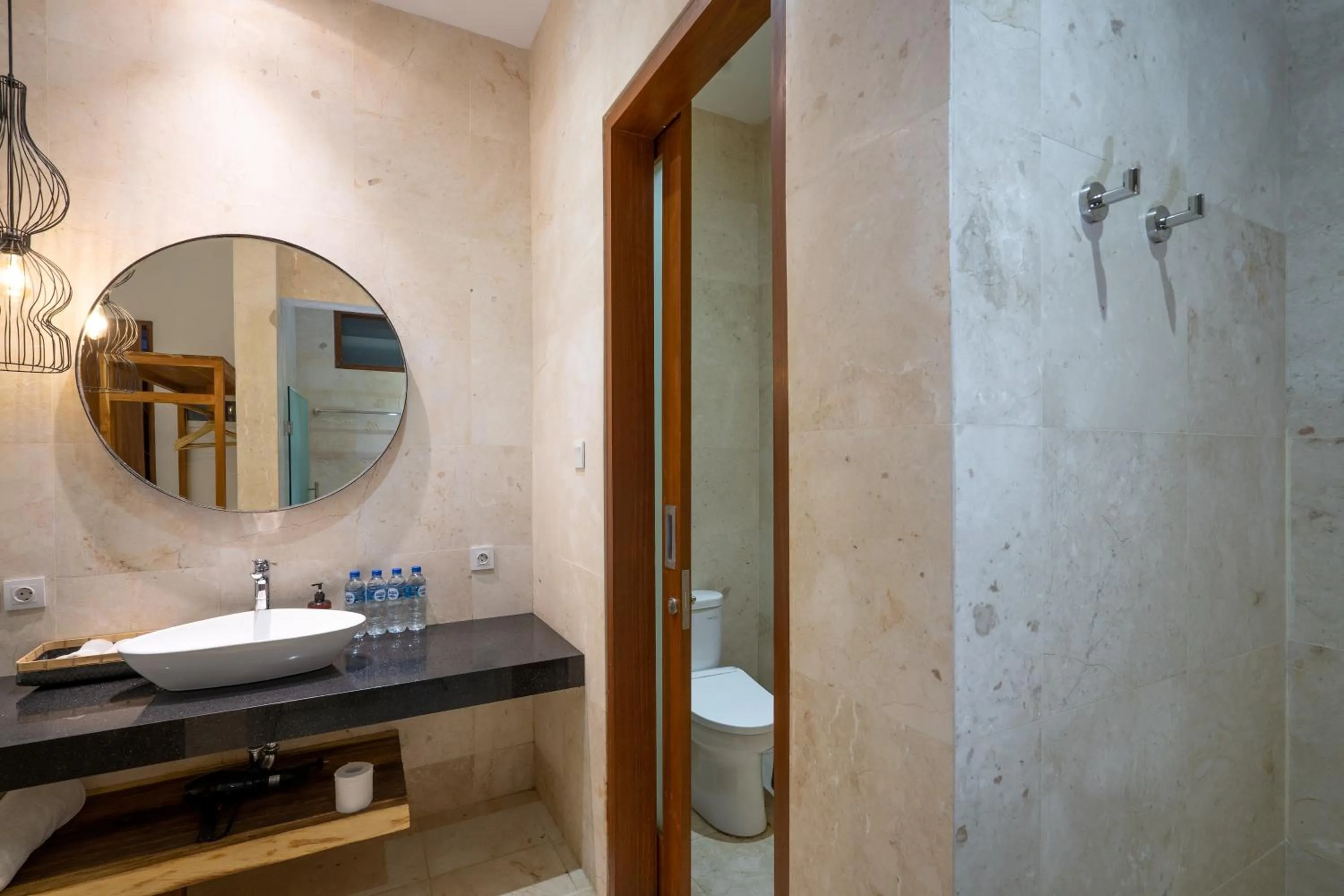 Toilet in Ohana's Beachfront Resort & Beach Club