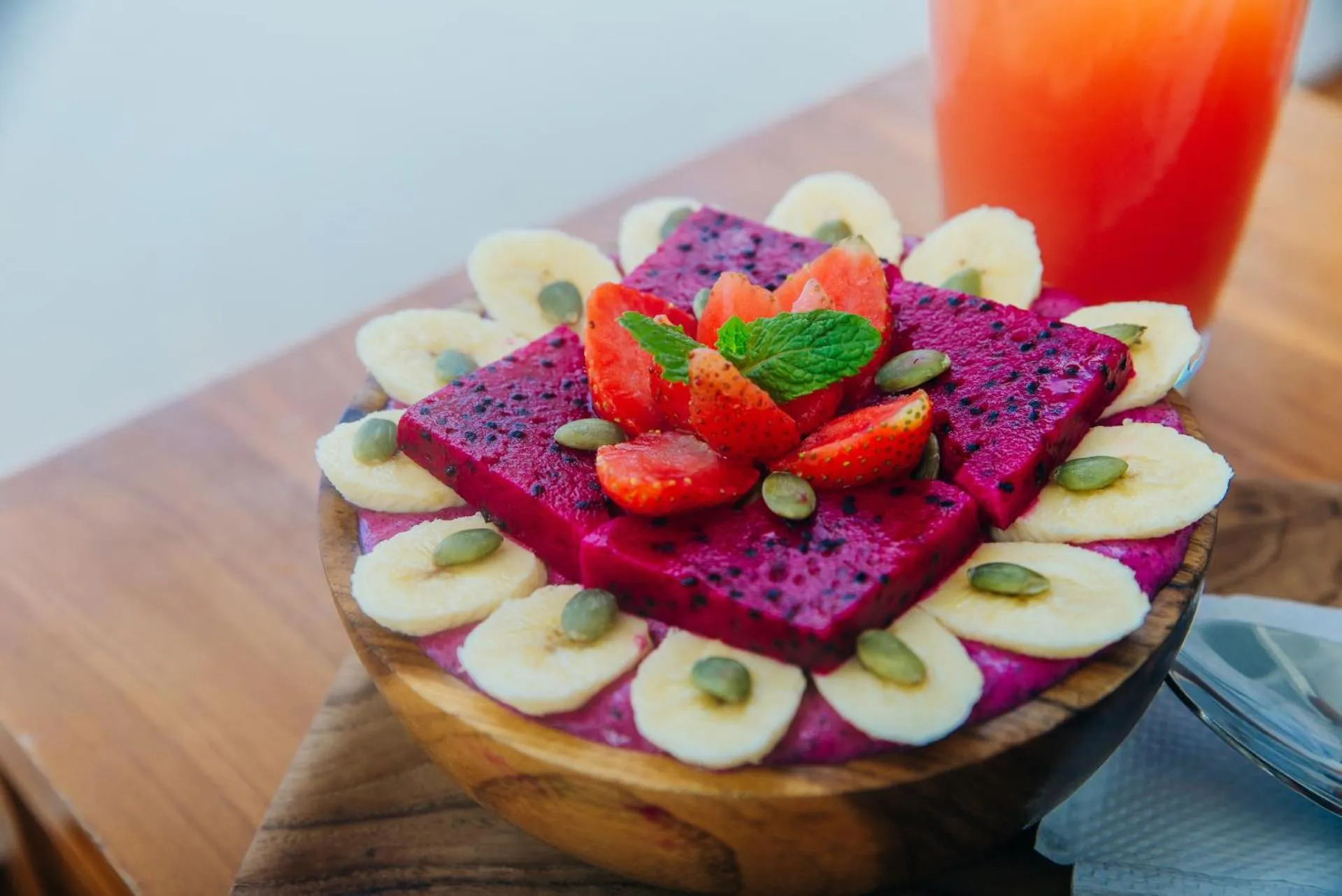 Food and drinks in Ohana's Beachfront Resort & Beach Club