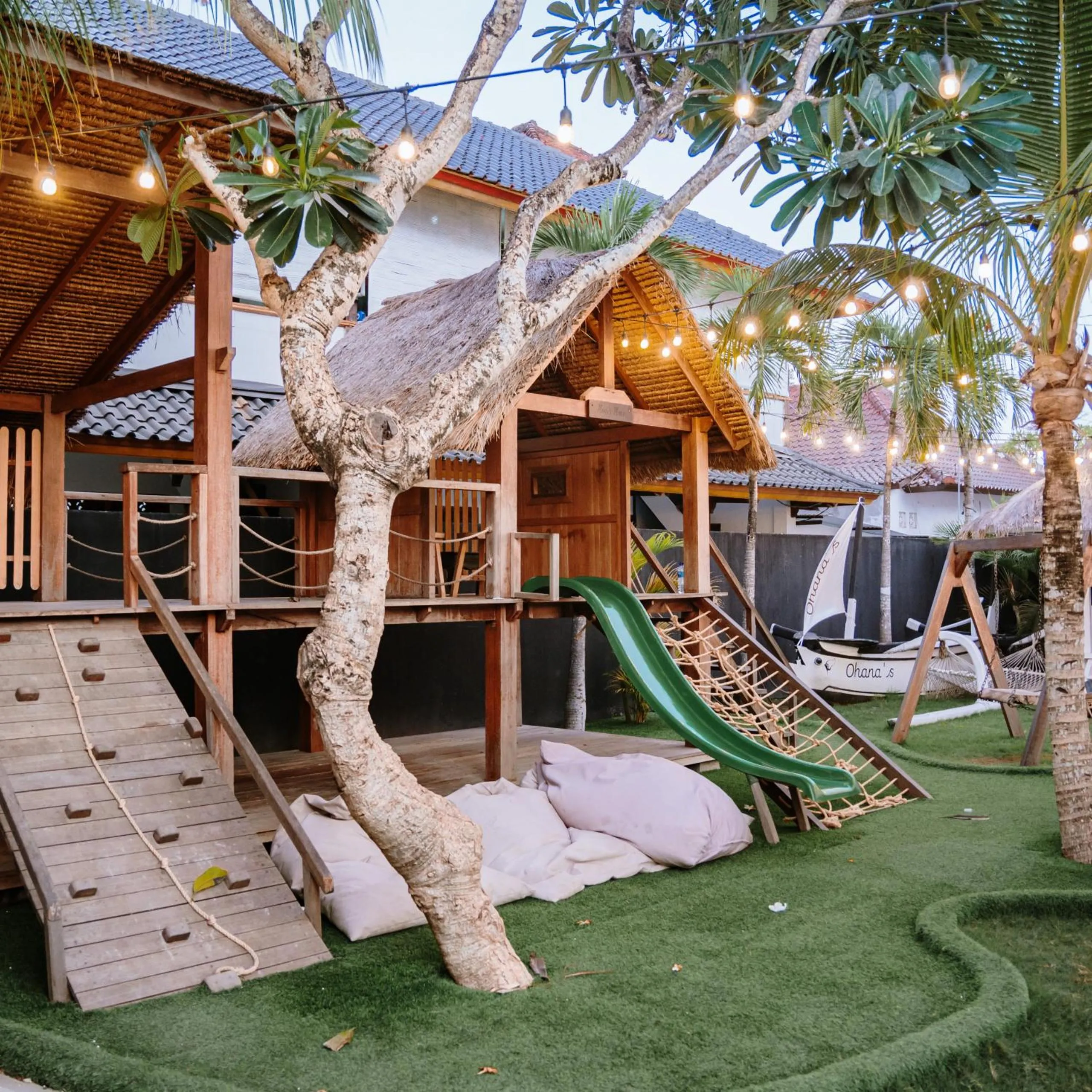 Ohana's Beachfront Resort & Beach Club