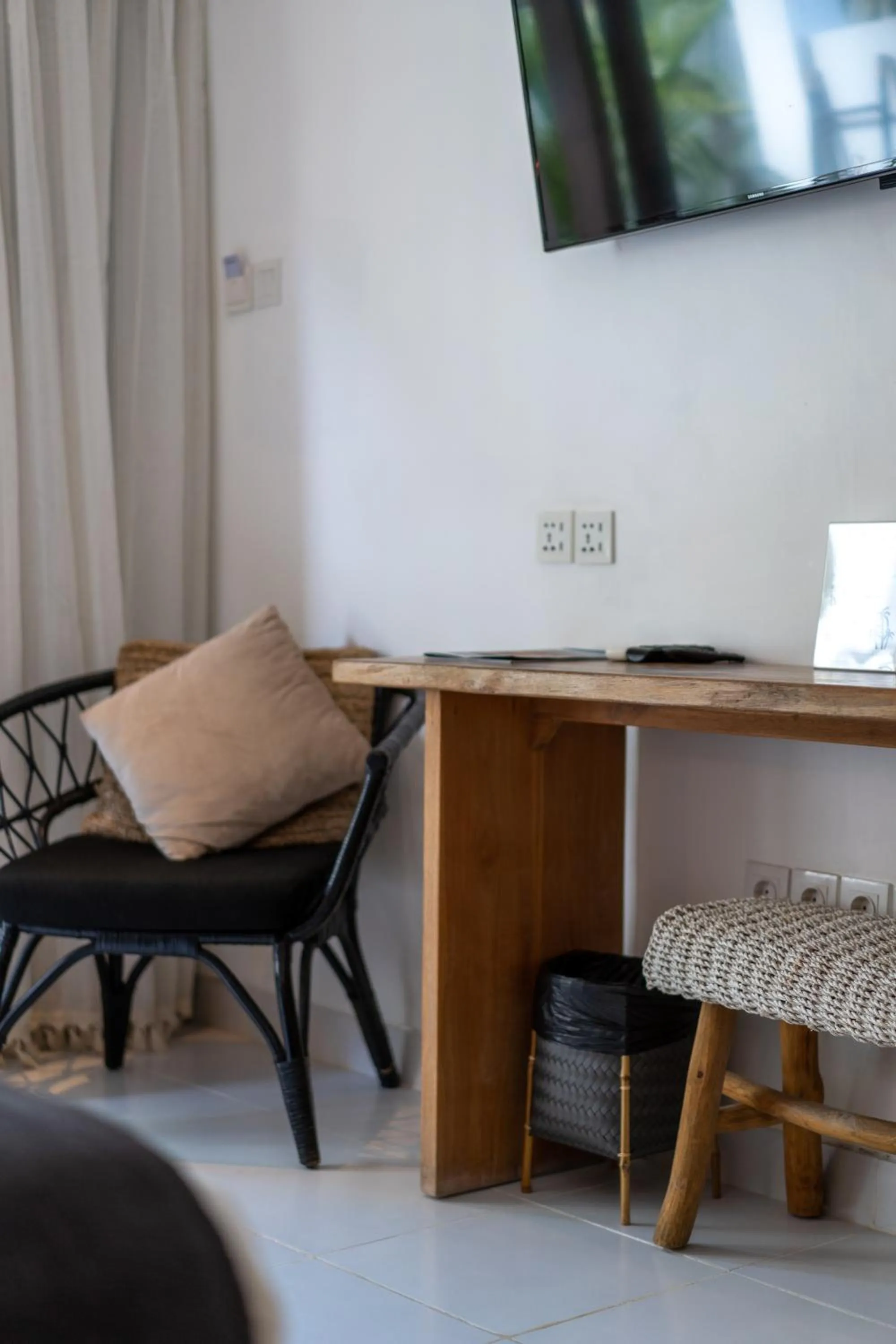 Bed in Ohana's Beachfront Resort & Beach Club