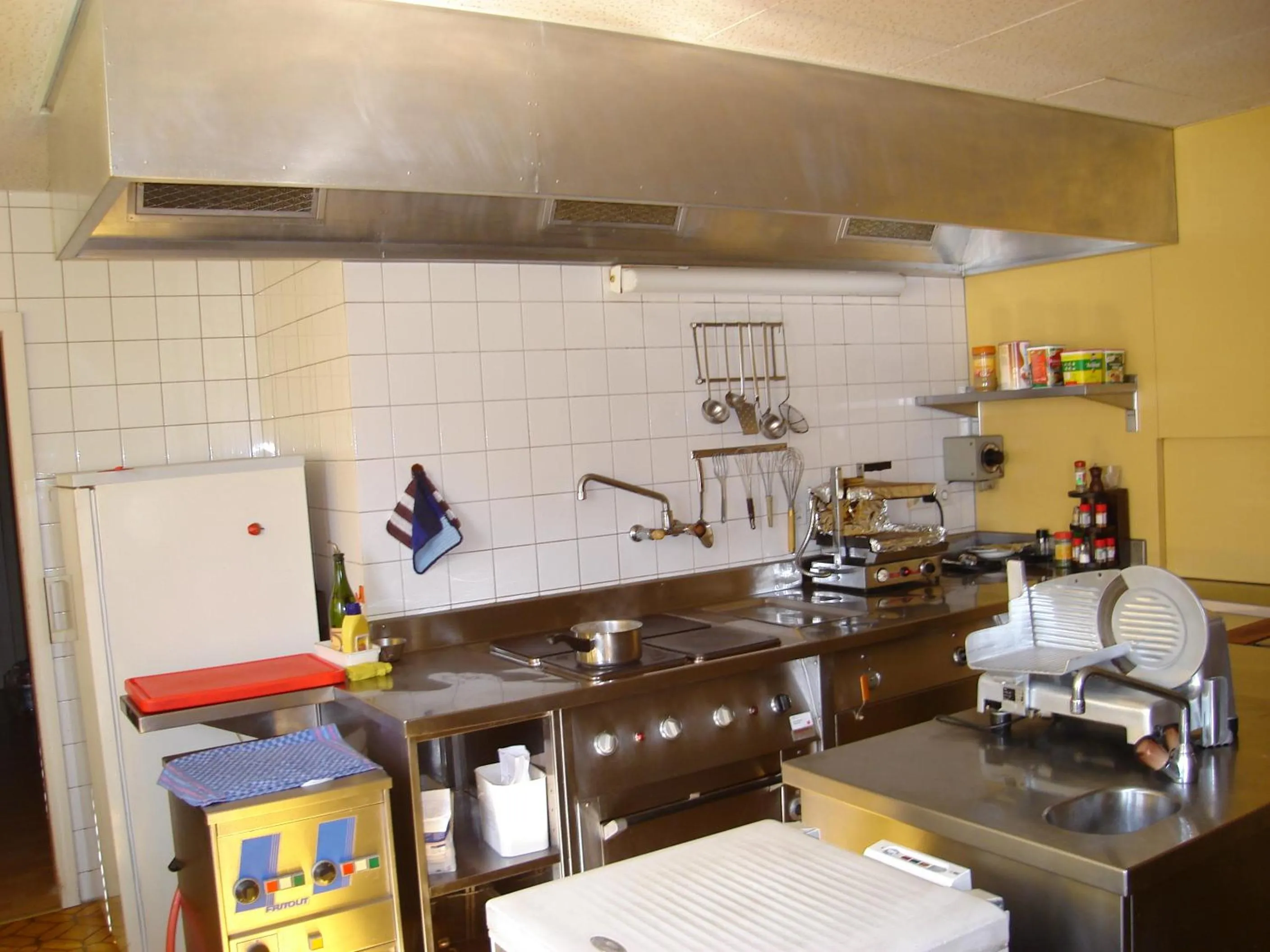 Kitchen or kitchenette in Hotel Milan B&B