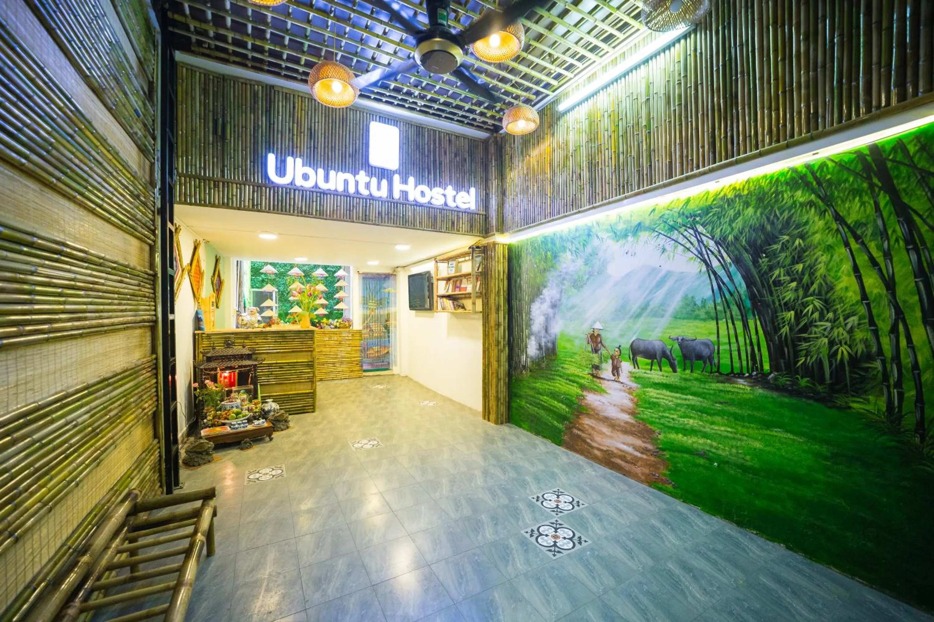 Ubuntu Hostel and Tour