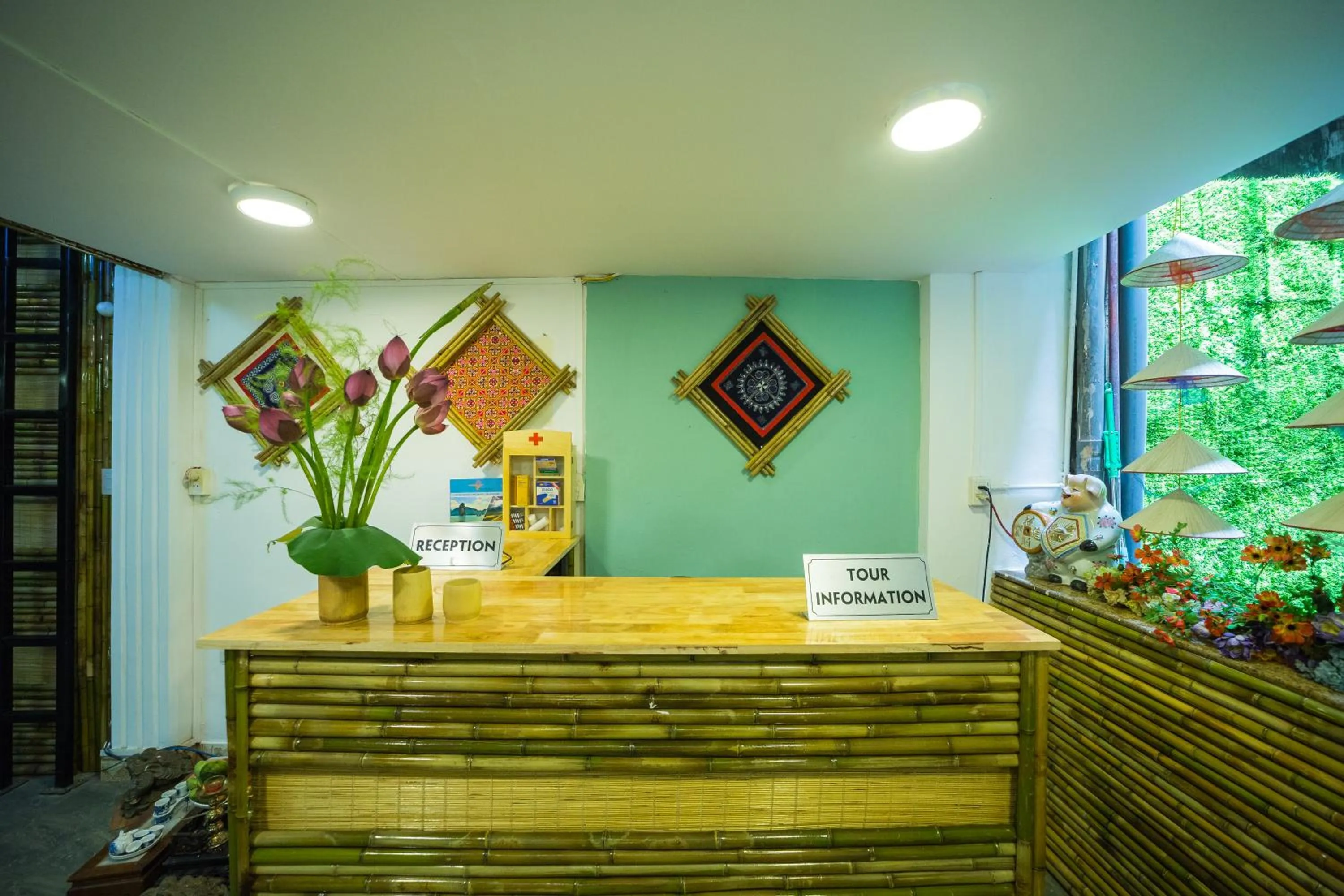 Ubuntu Hostel and Tour