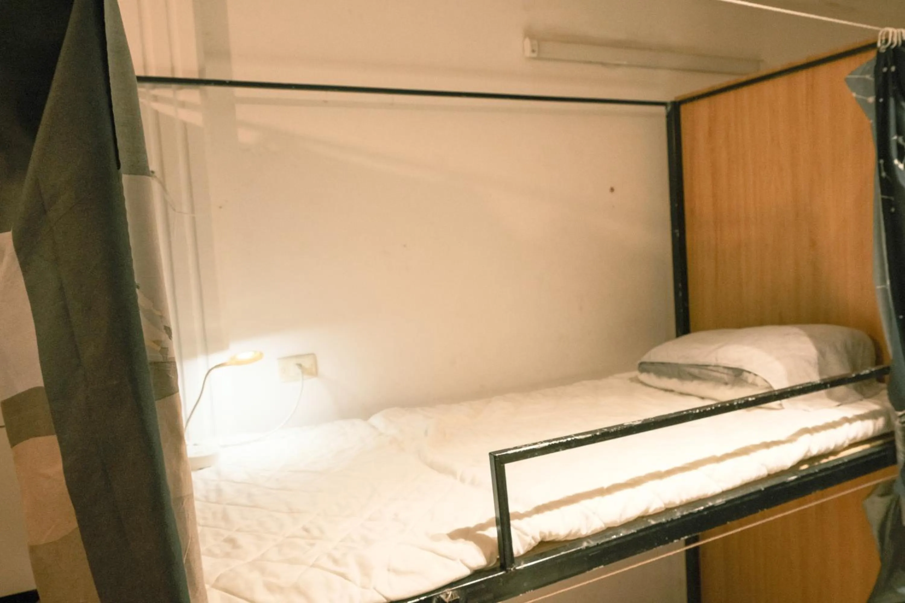 Bed in Ubuntu Hostel and Tour