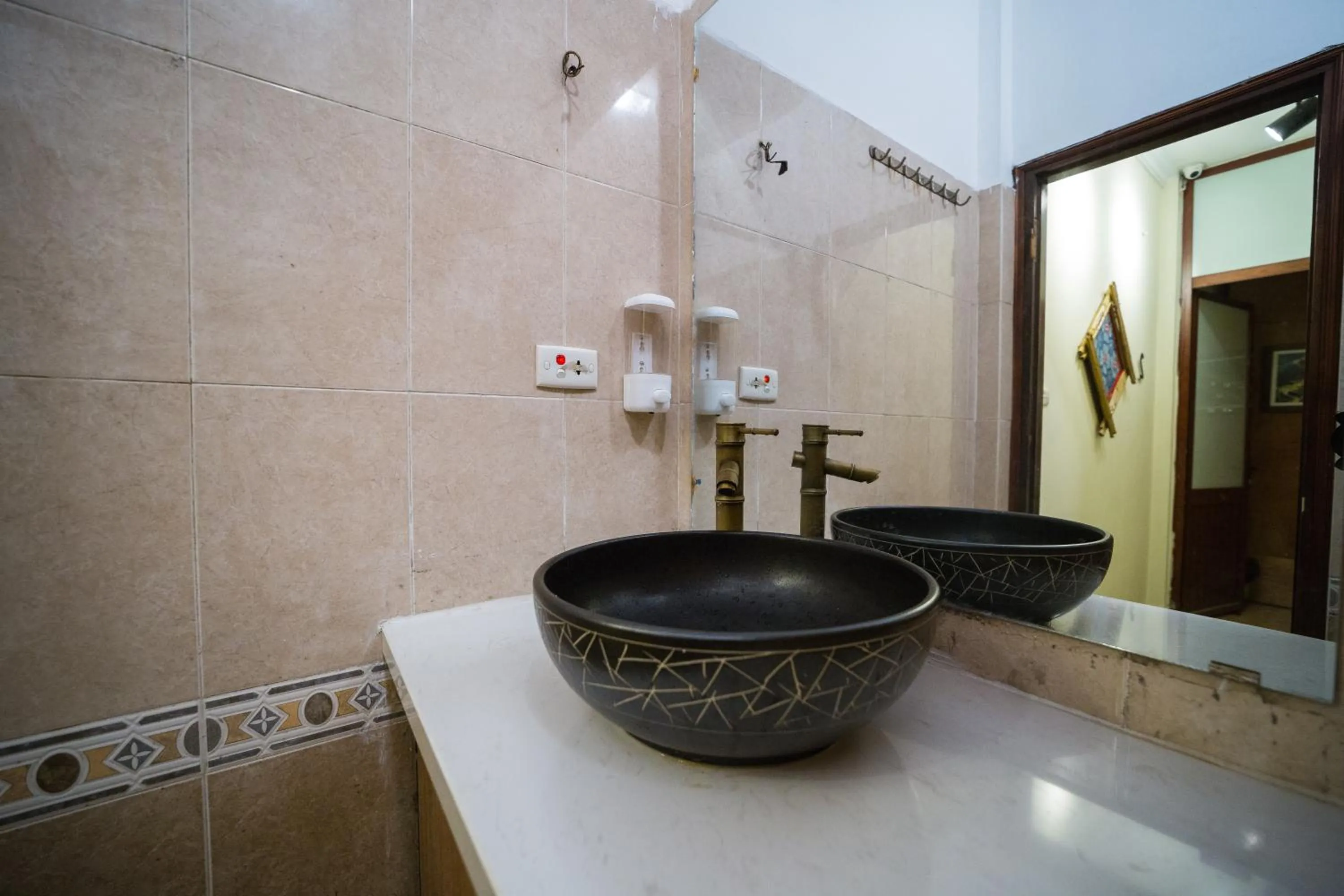 Ubuntu Hostel and Tour