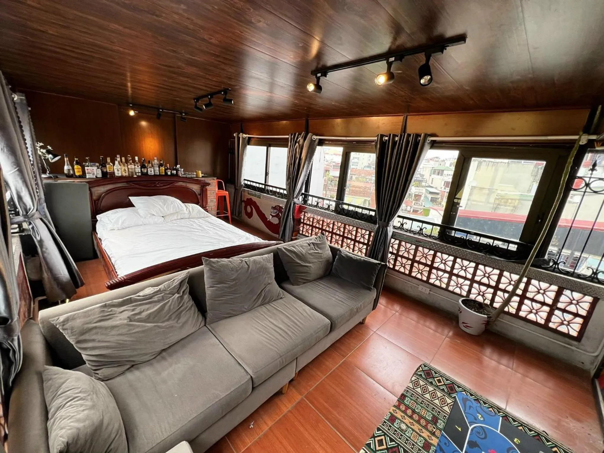 Bed in Ubuntu Hostel and Tour