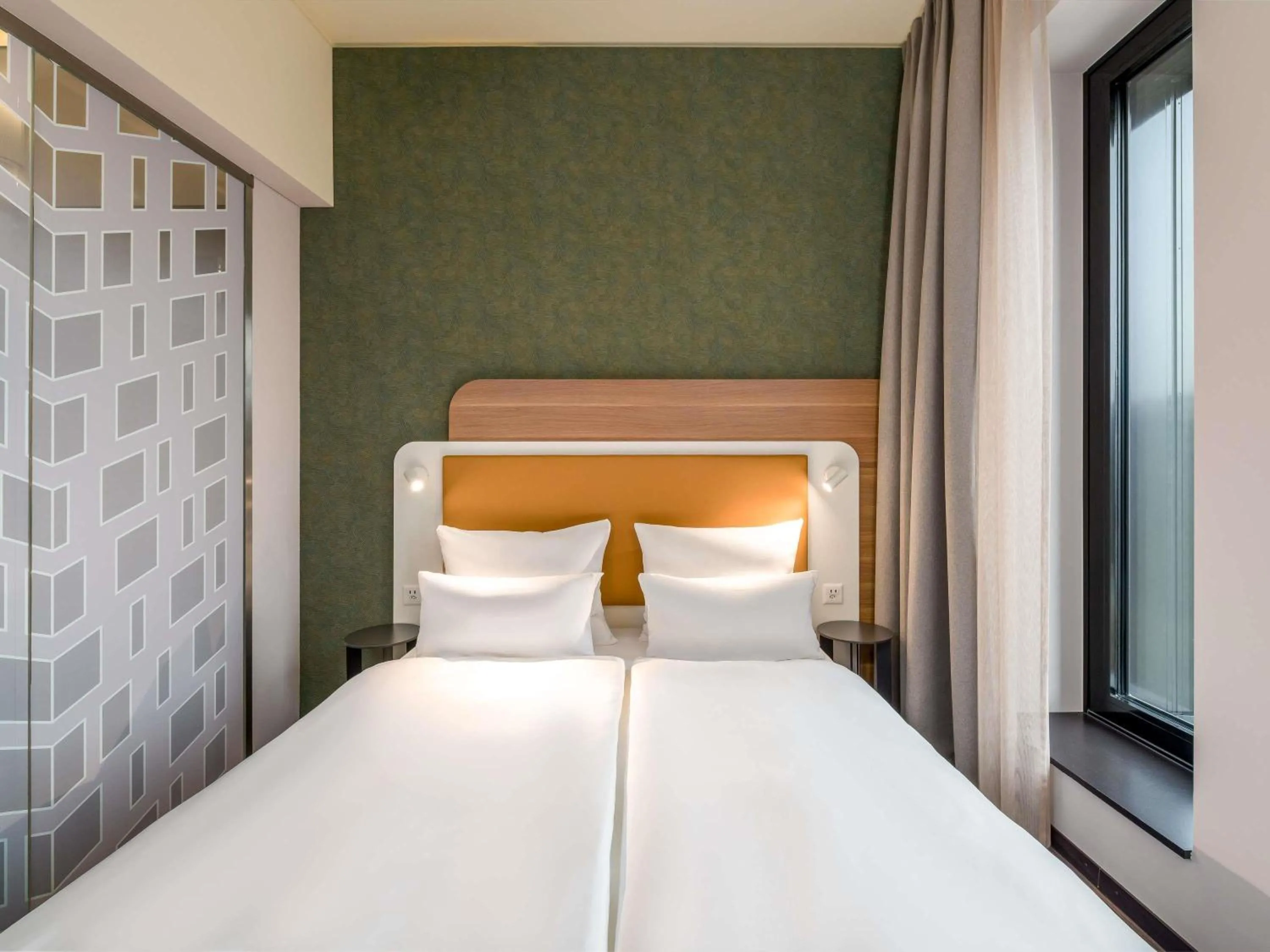 Bedroom, Bed in Mercure Zürich City