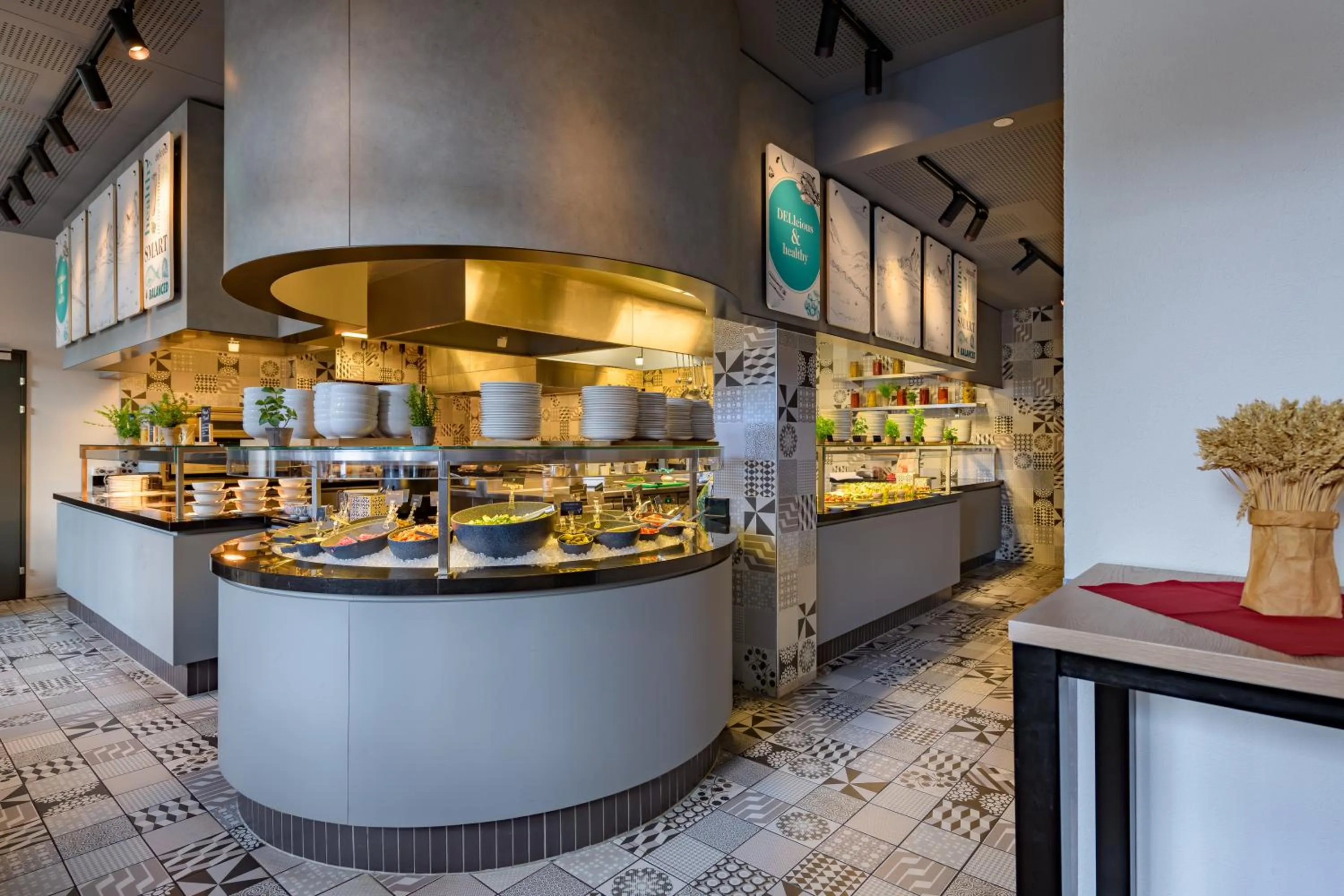 Restaurant/places to eat in Mercure Zürich City