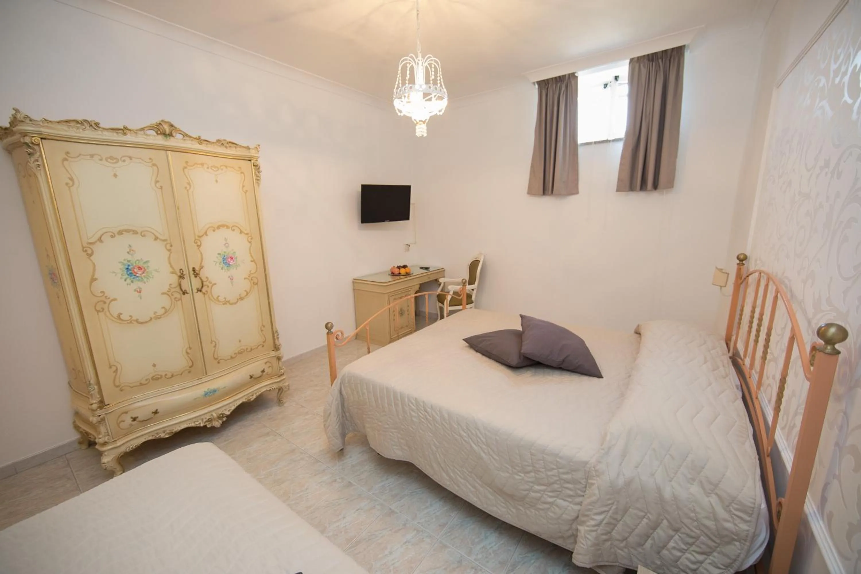 Bed in Hotel Imperiale