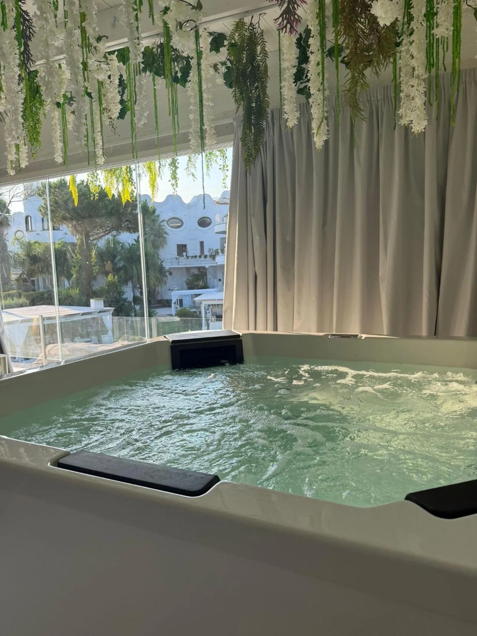 Hot Tub in Hotel Imperiale