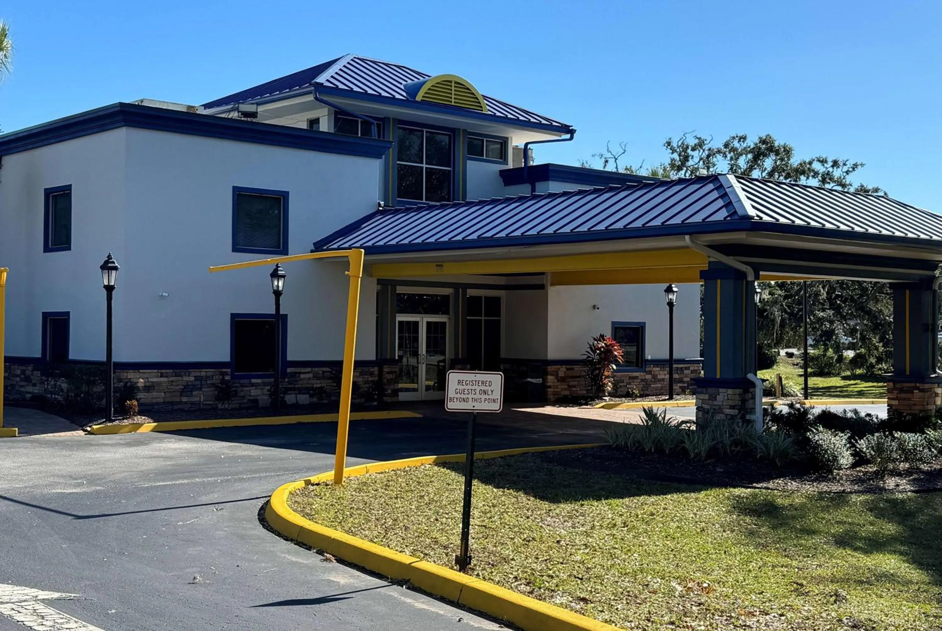Property building in Days Inn by Wyndham Brooksville