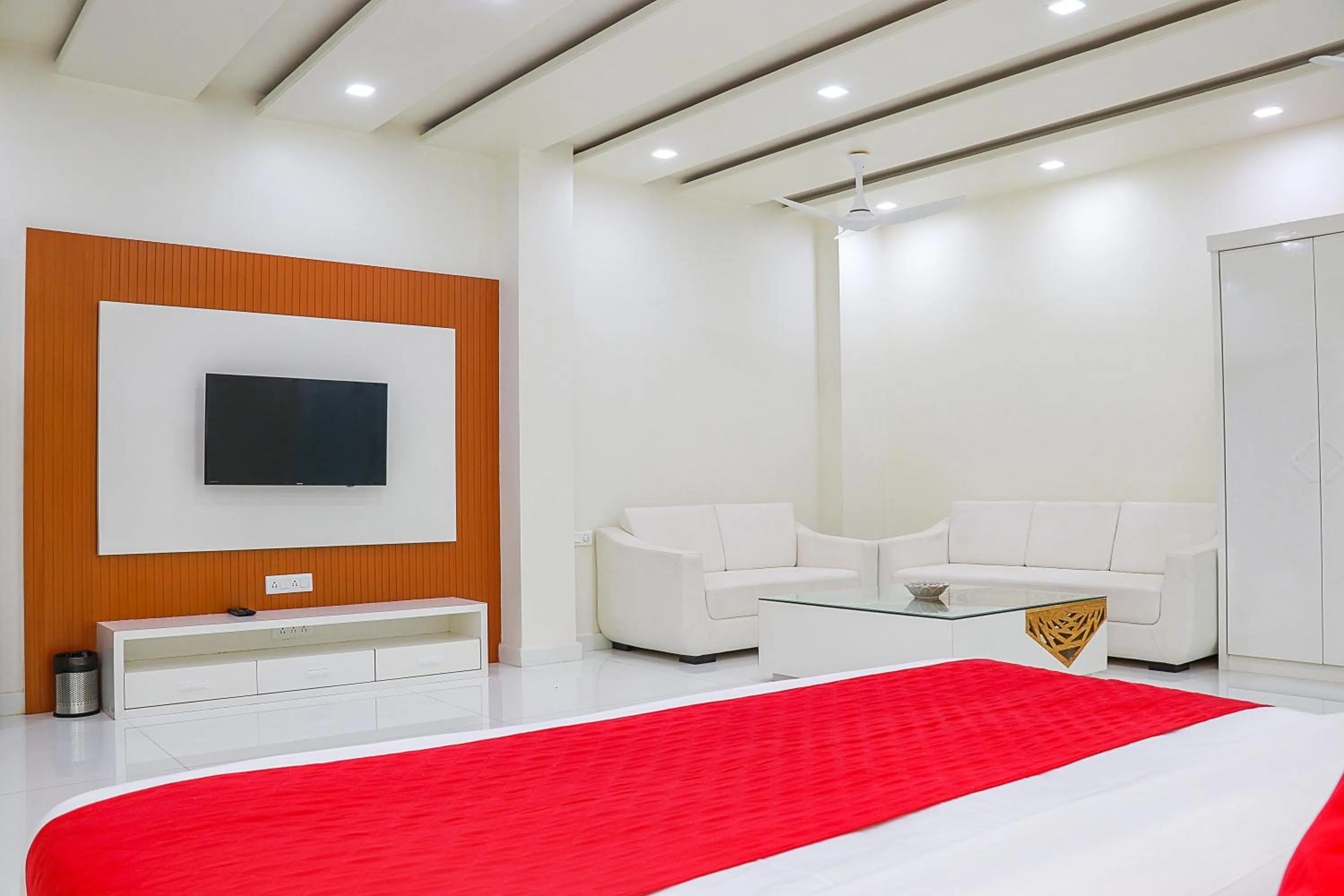 Living room, Bed in Hotel Pushkar City Inn