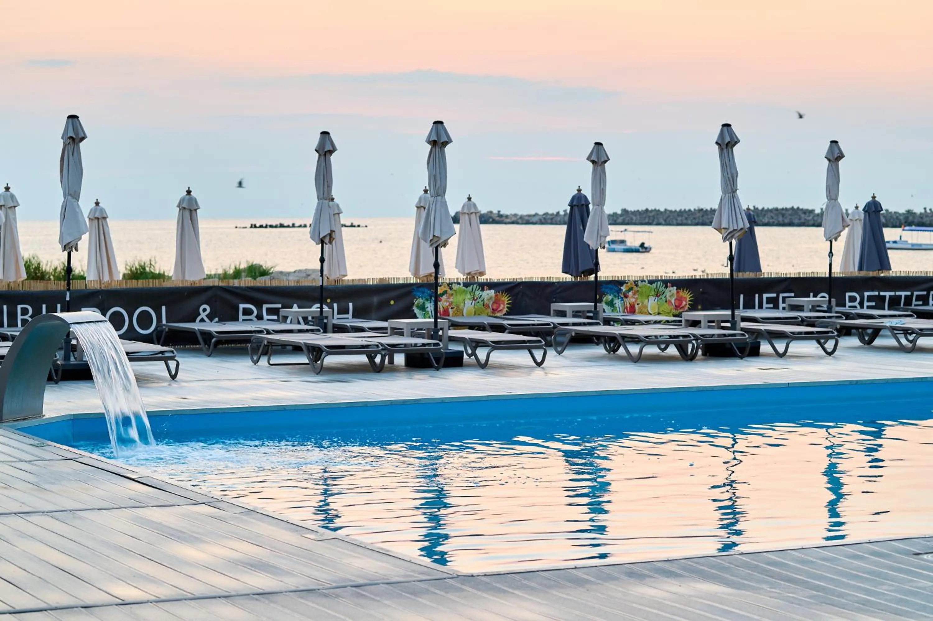 Swimming pool in Hotel Malibu