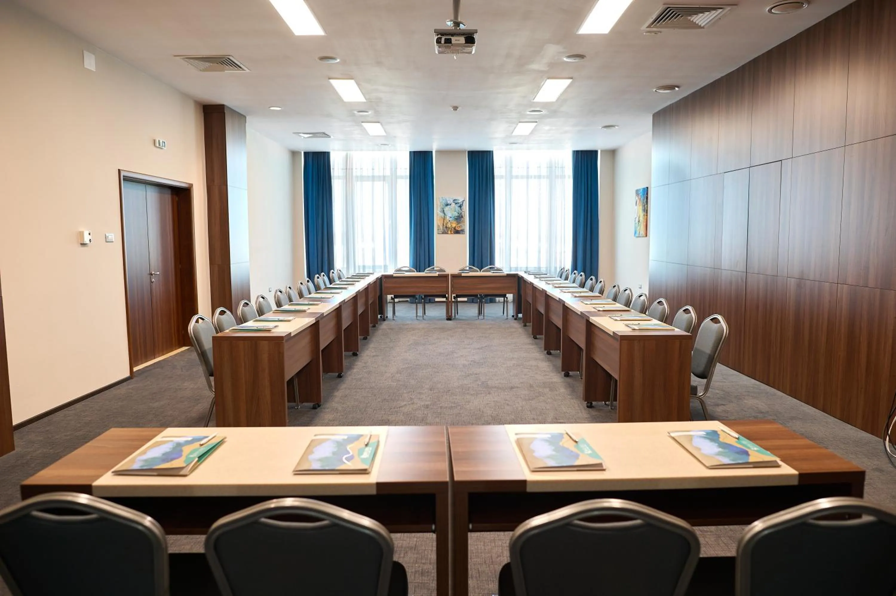 Business facilities in Hotel Malibu