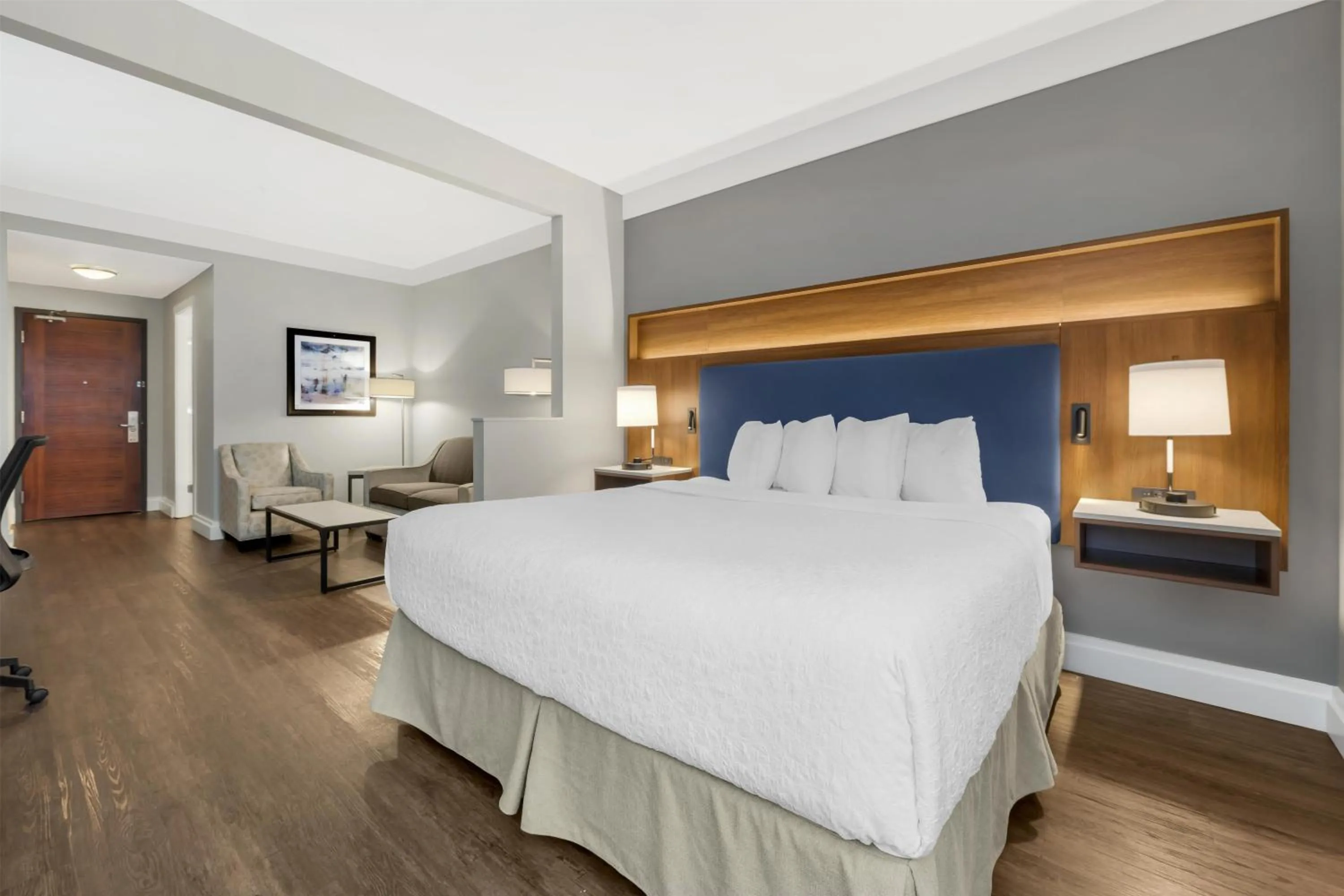 Photo of the whole room, Bed in Best Western Plus Revelstoke