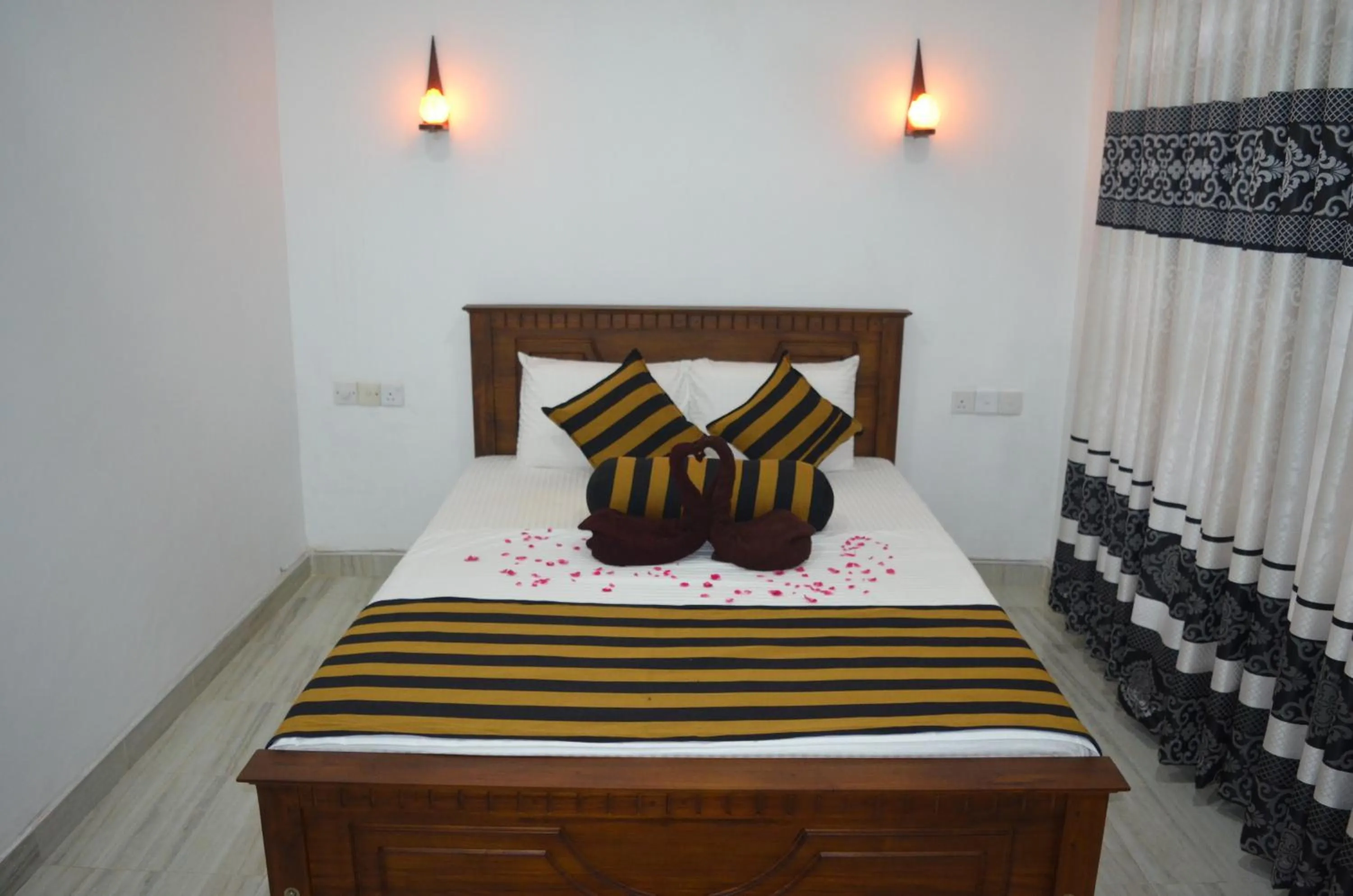 Bedroom, Bed in Green Garden Resort