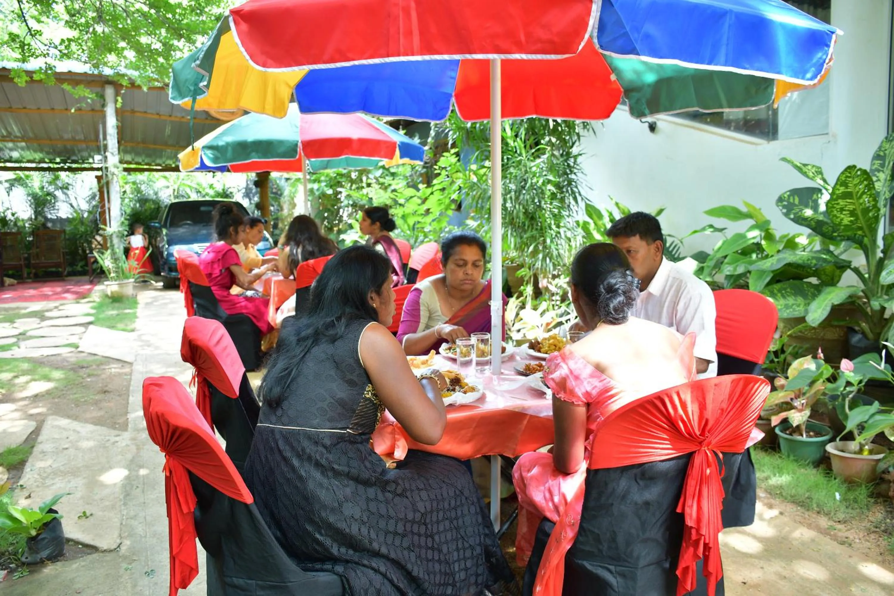 Restaurant/places to eat in Green Garden Resort