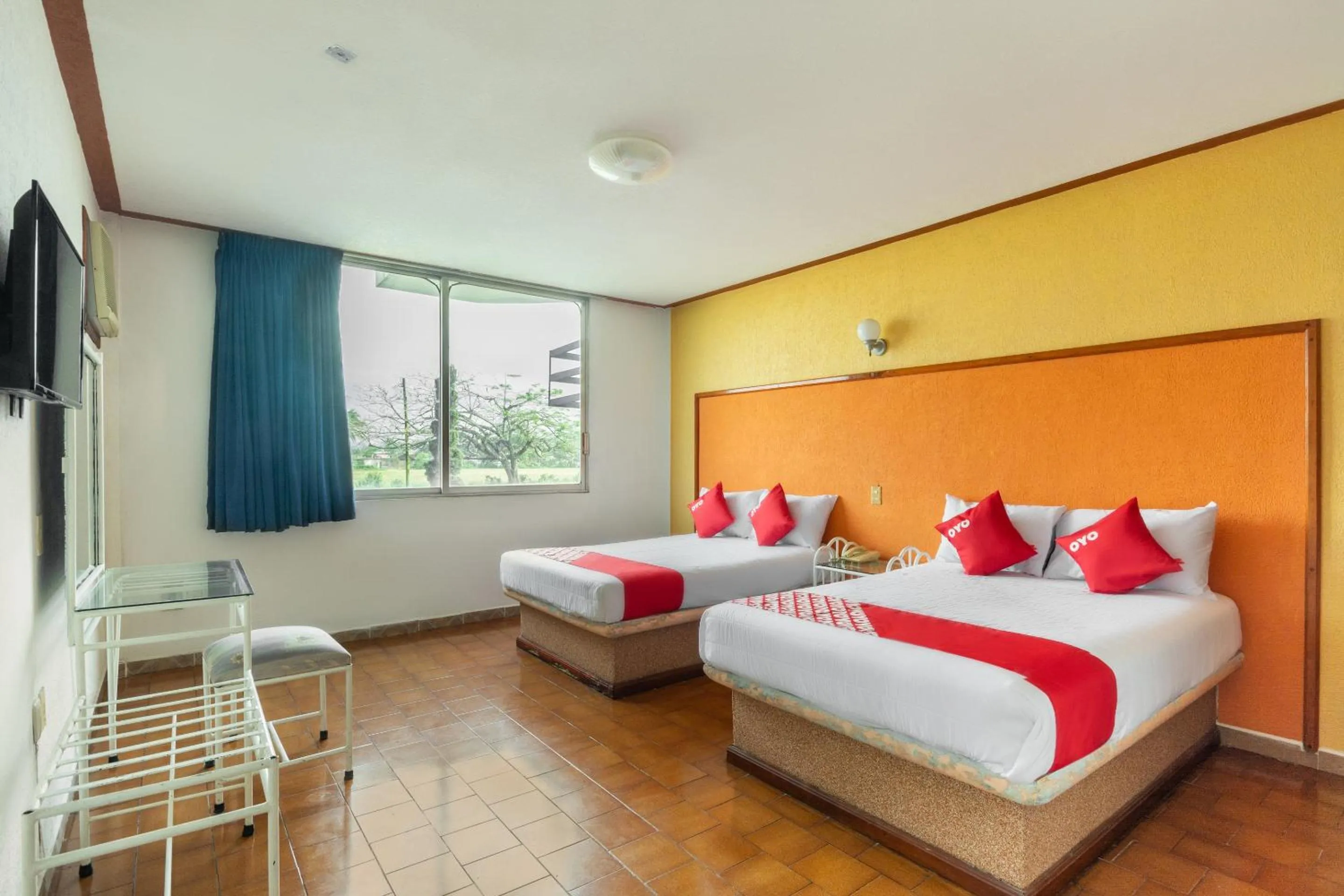 Bedroom, Bed in OYO Hotel Casa Blanca