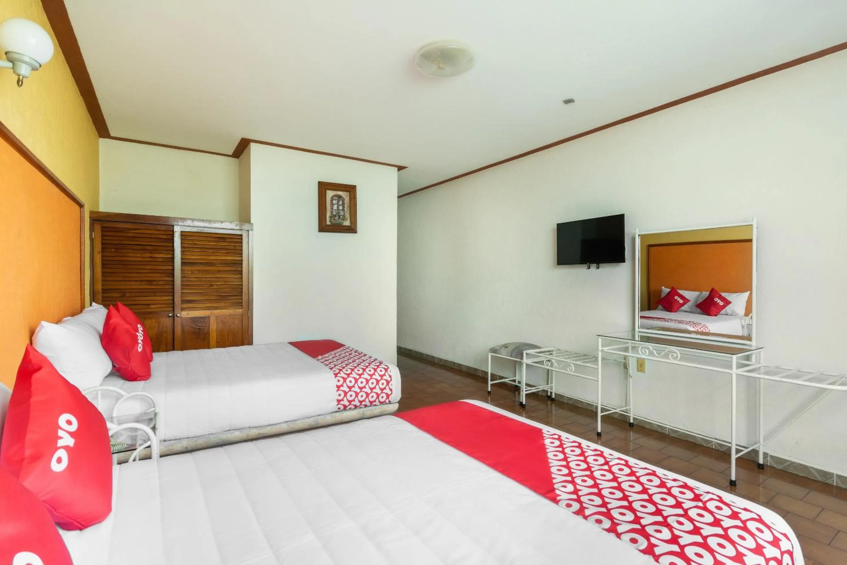 Bedroom, Bed in OYO Hotel Casa Blanca