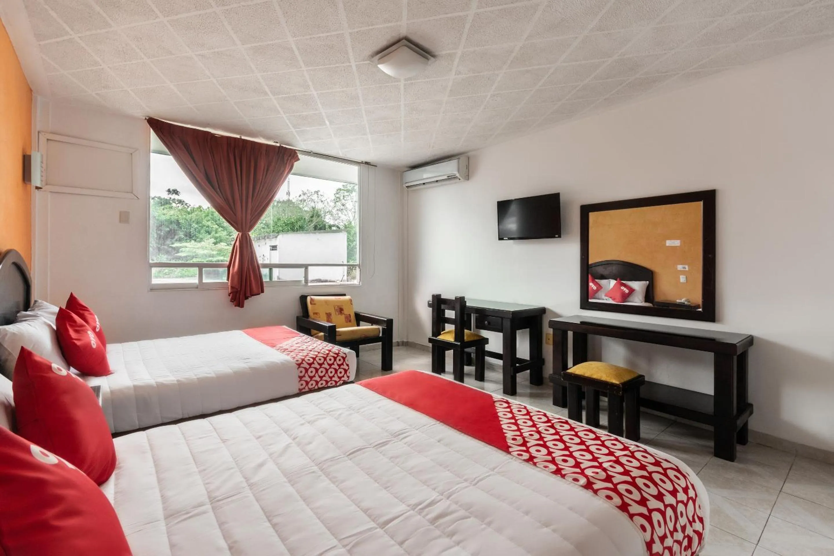 Bedroom, Bed in OYO Hotel Casa Blanca