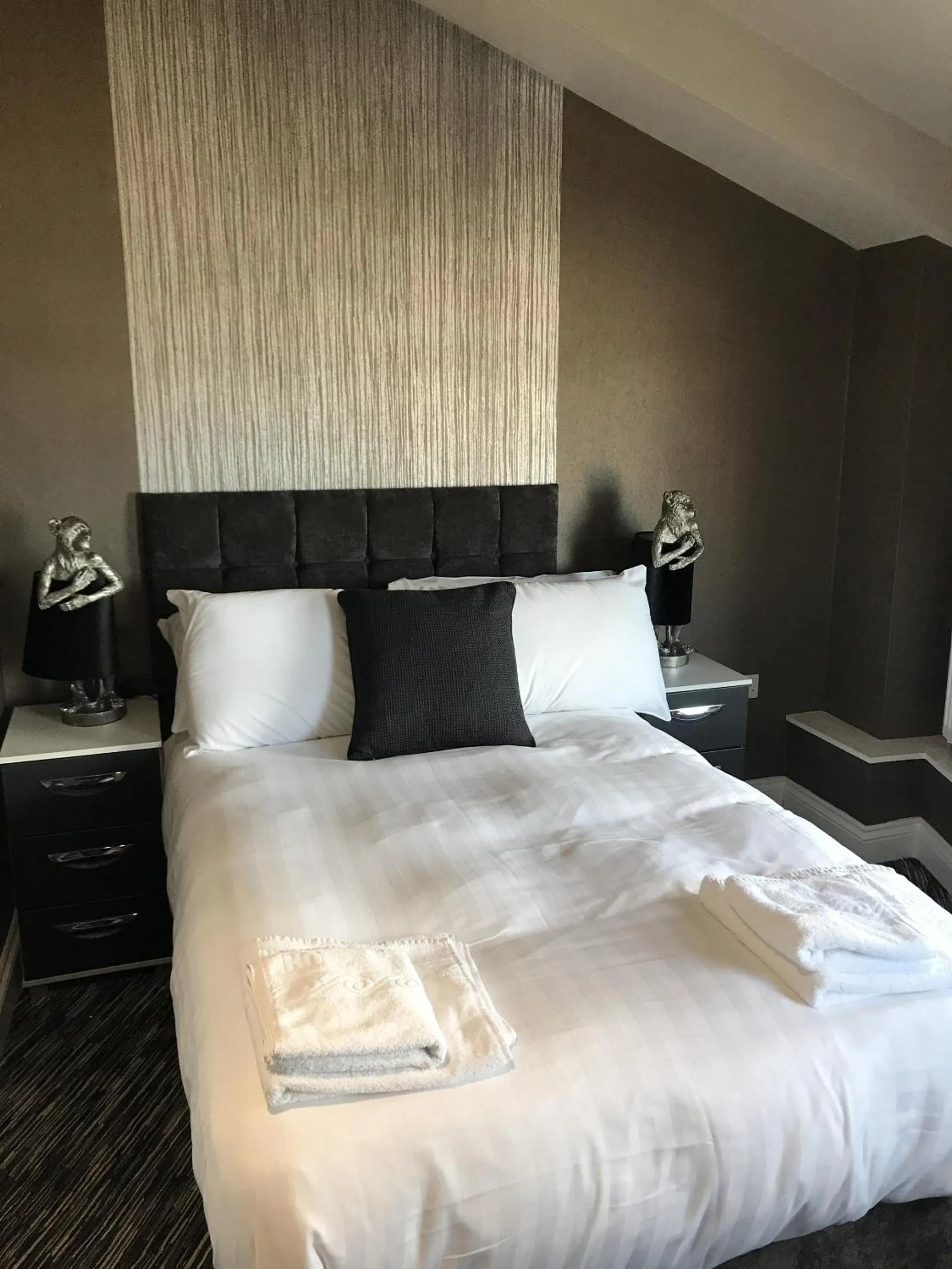 Bedroom, Bed in The Grotto