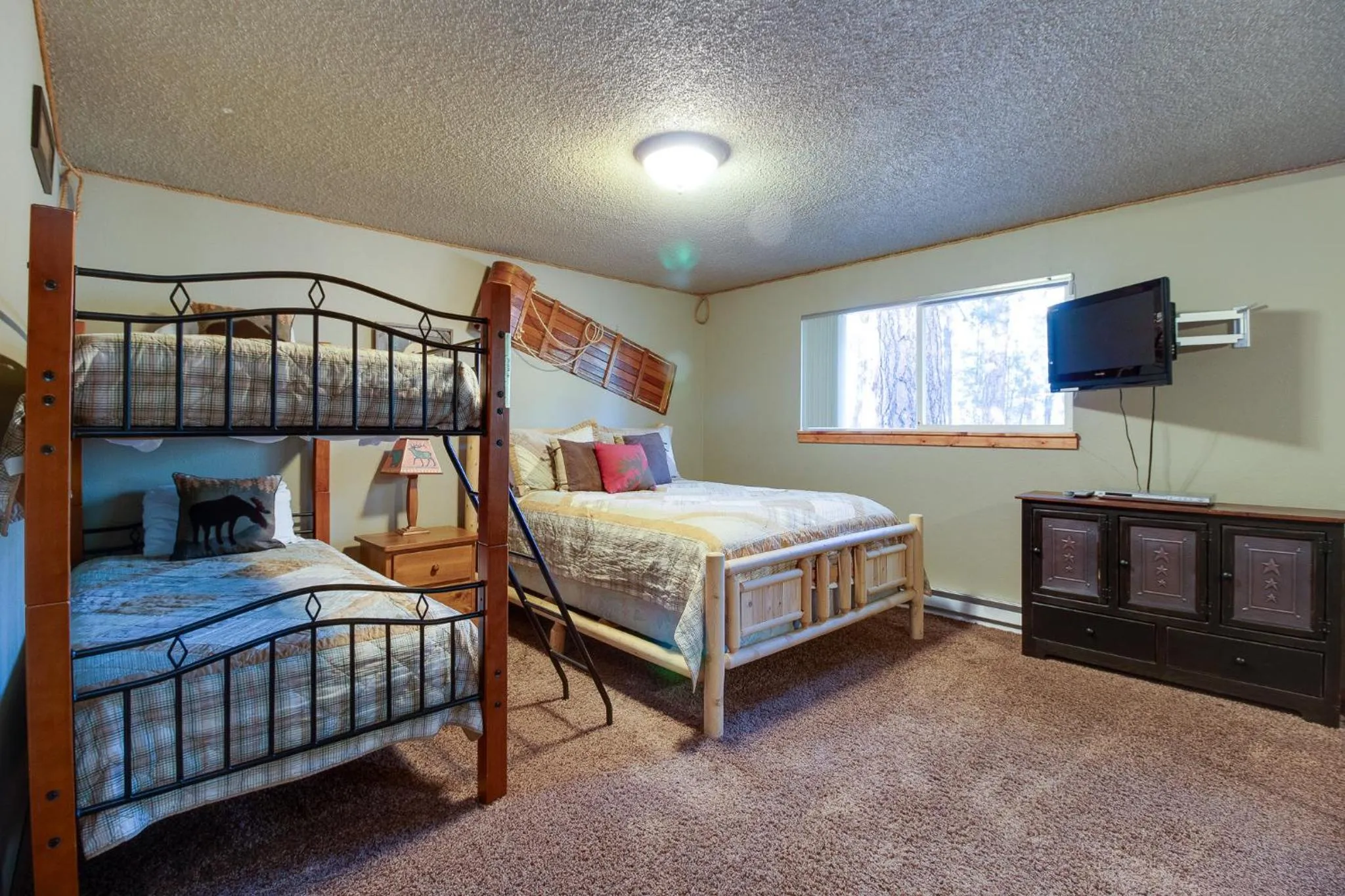 Property building, Bed in The Sisters Moose