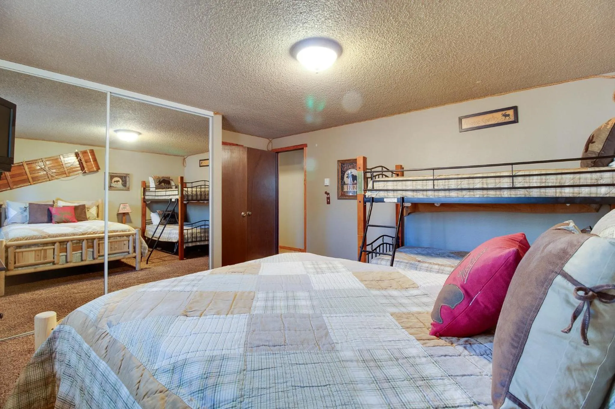 Property building, Bed in The Sisters Moose